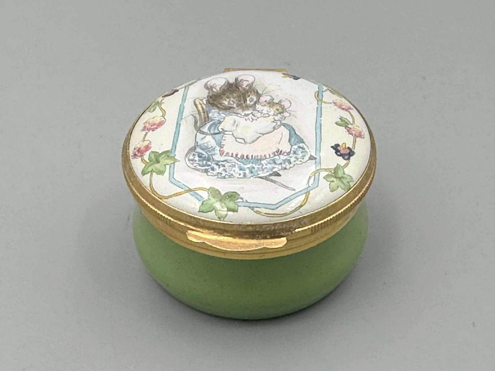 Crummels Royal Doulton Beatrix Potter Hunca Munca Trinket Box.