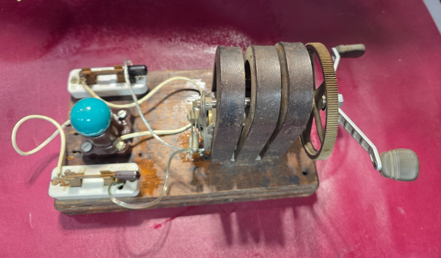 Vintage  Dynamo Scientific Hand Crank Generator Magneto Light Instrument