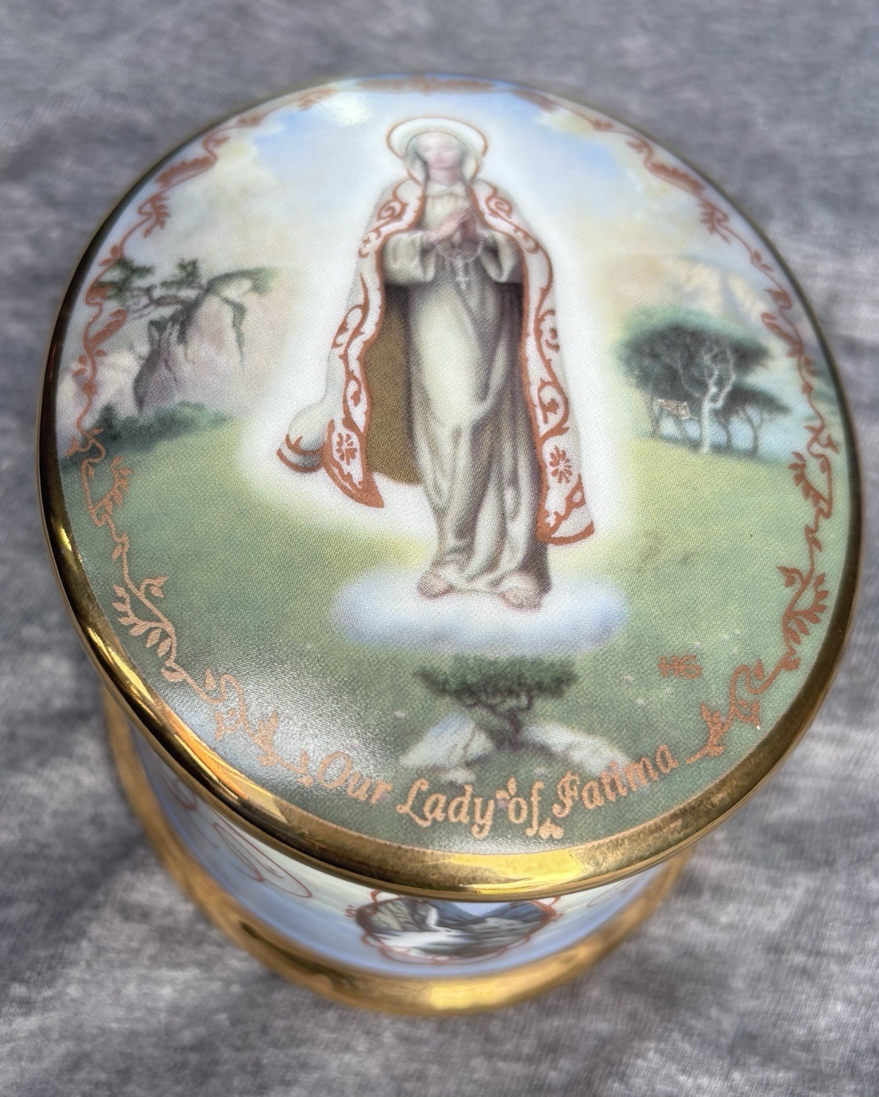 Ardleigh Elliott Vintage 1994 Porcelain Music Box Visions of Our Lady of Fatima
