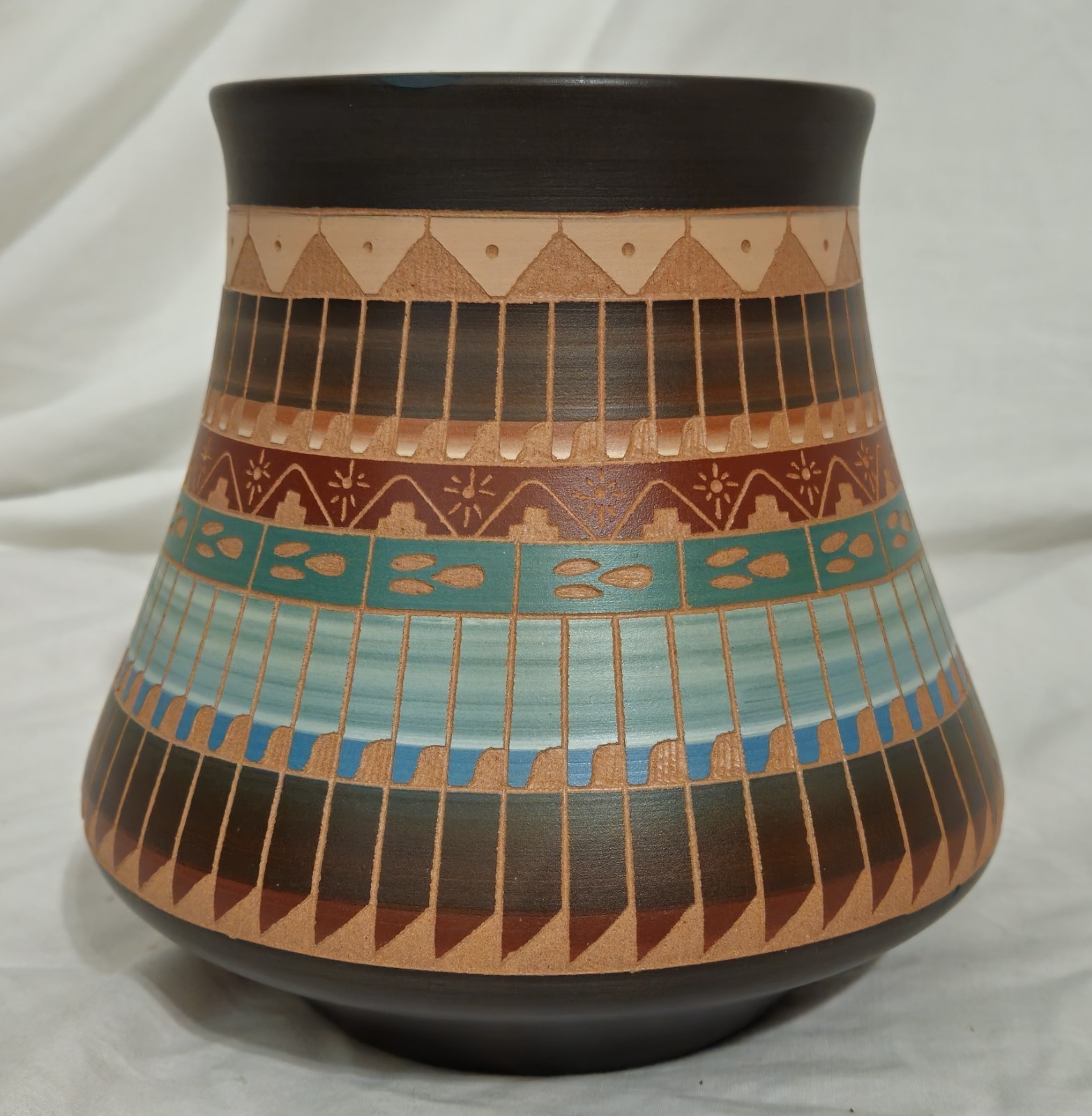 VINTAGE NAVAJO POTTERY VASE - SUSIE CHARLIE - 8 in. - ORIGINAL OWNER - NO FLAWS