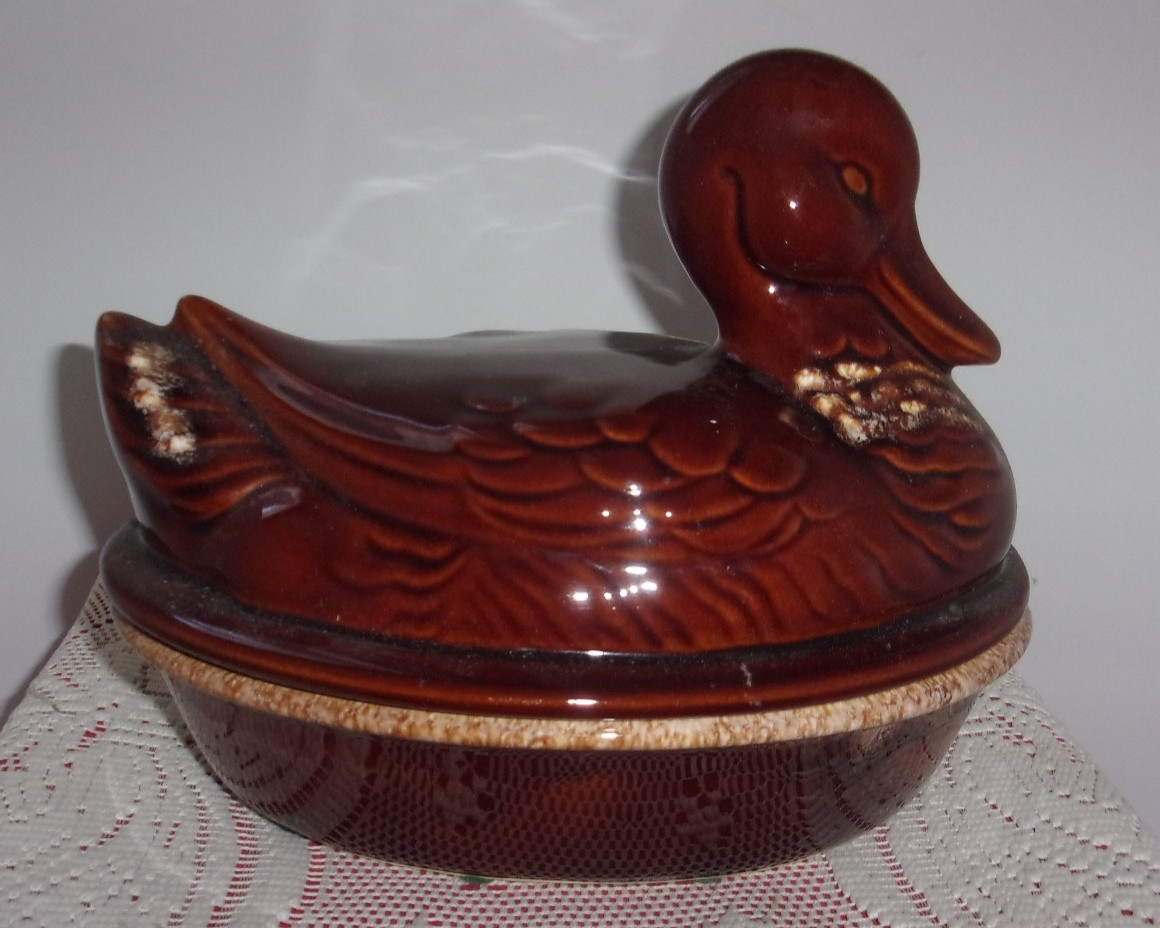 Hull brown drip mirror glaze duck on nest casserole & lid vntg 10\