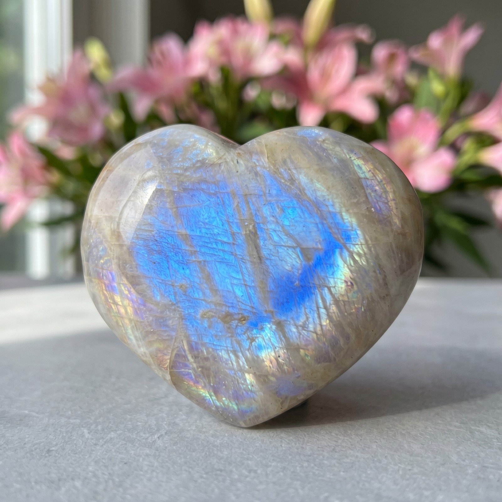 Natural Blue Flash Moonstone Heart Carved Palm Stone Healing Crystal 5-8cm