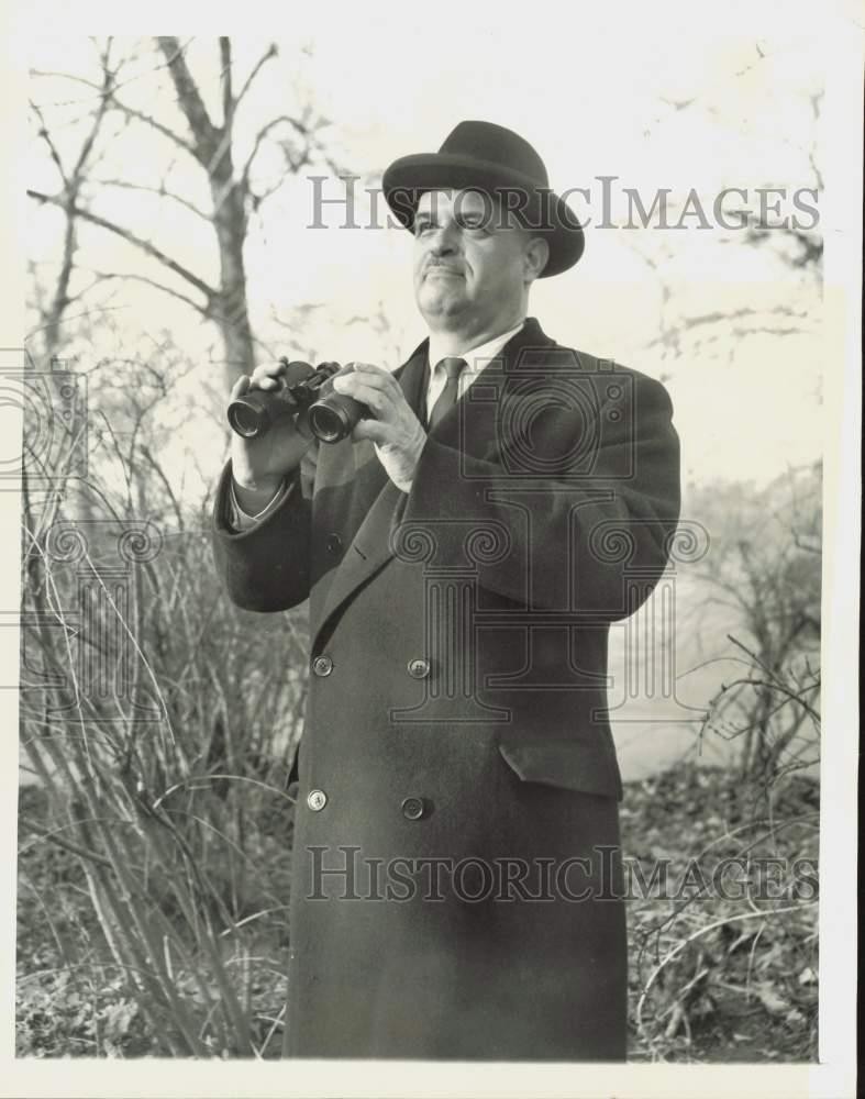 1950 Press Photo John Baker of National Audubon Society holding binoculars