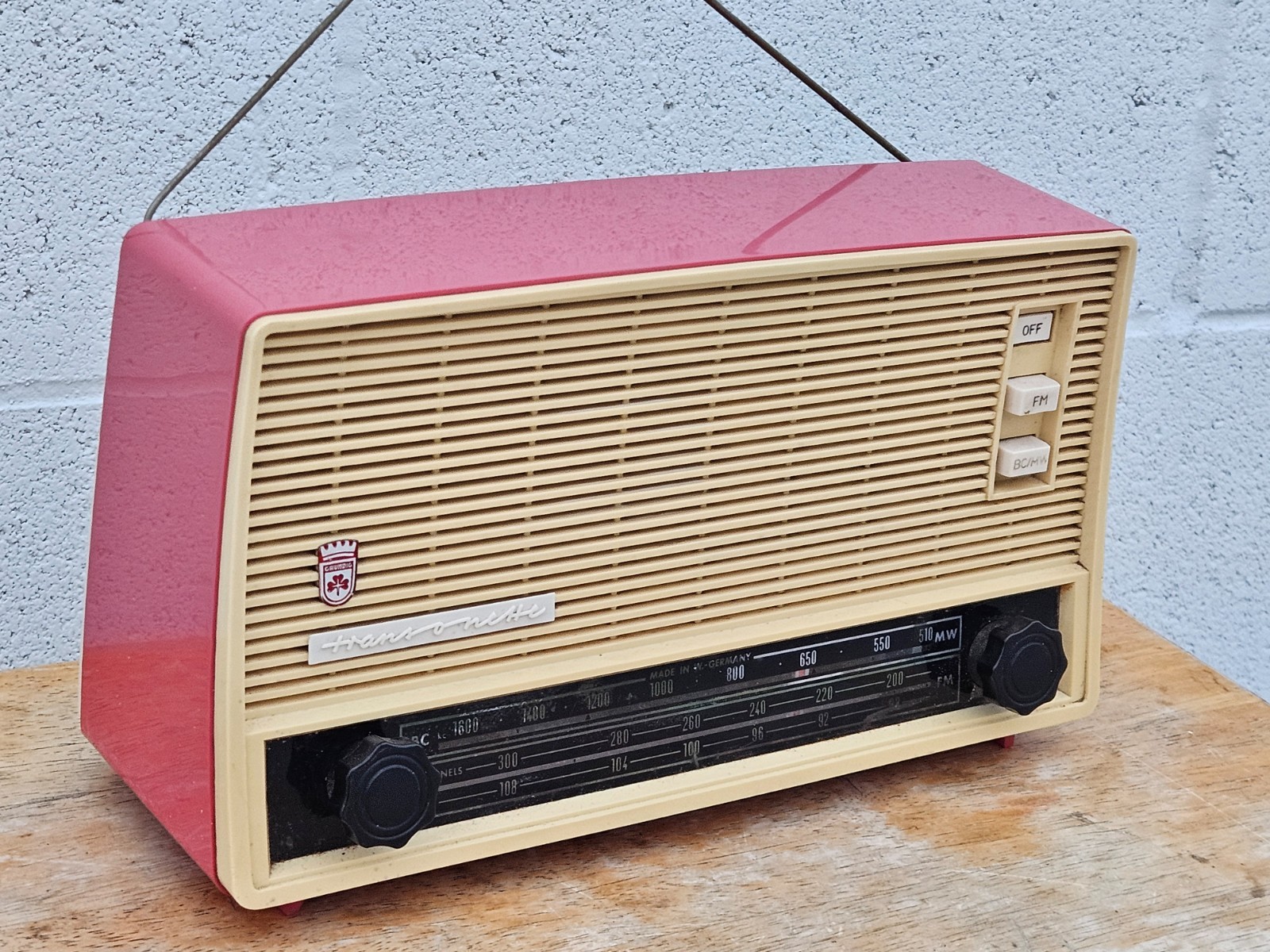 VINTAGE 1960 GRUNDIG TRANSONETTE 89 TRANSISTOR RADIO PINK RARE VINTAGE 1960 GRUNDIG TRANSONETTE 89 TRANSISTOR RADIO PINK RARE