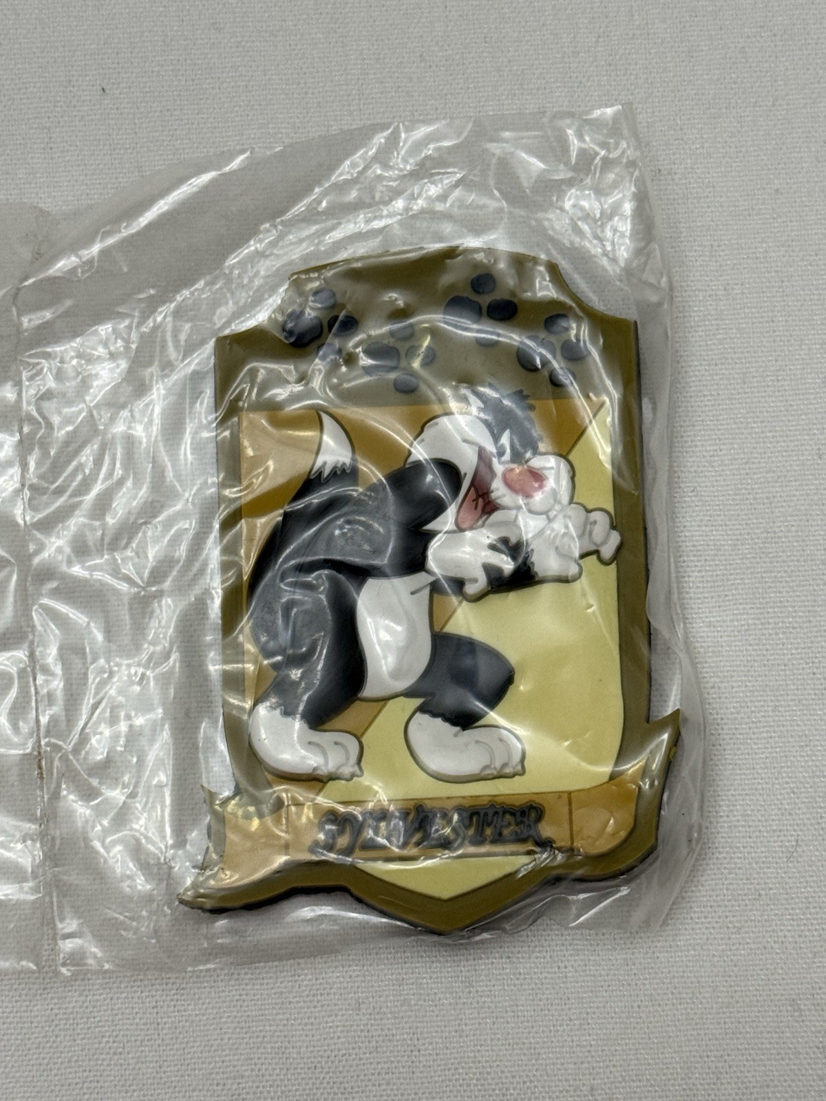 VTG Warner Bros Studio Store Looney Tunes Sylvester Shield Magnet Sealed NOS