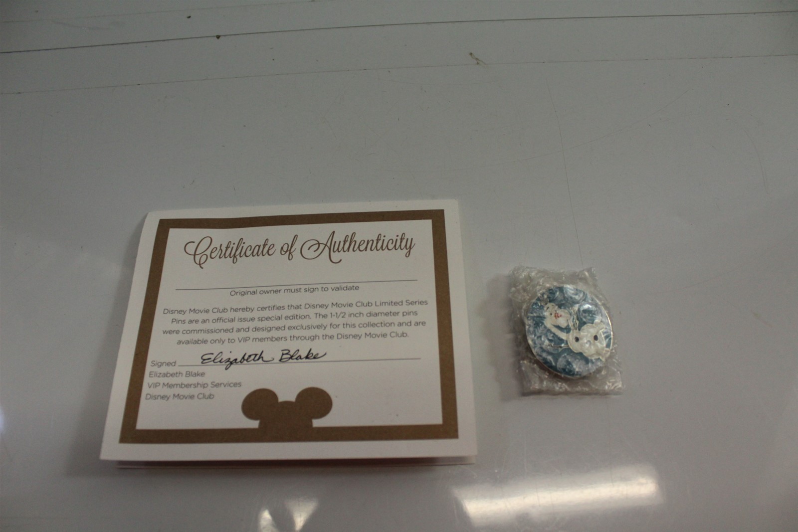 Vintage Disney Movie Club Exclusive Frozen OLAF Pin With Certificate