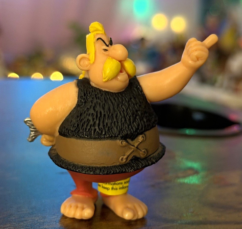 Plastoy Asterix & Obelix PVC Figurine of Unhygienix.  NEW