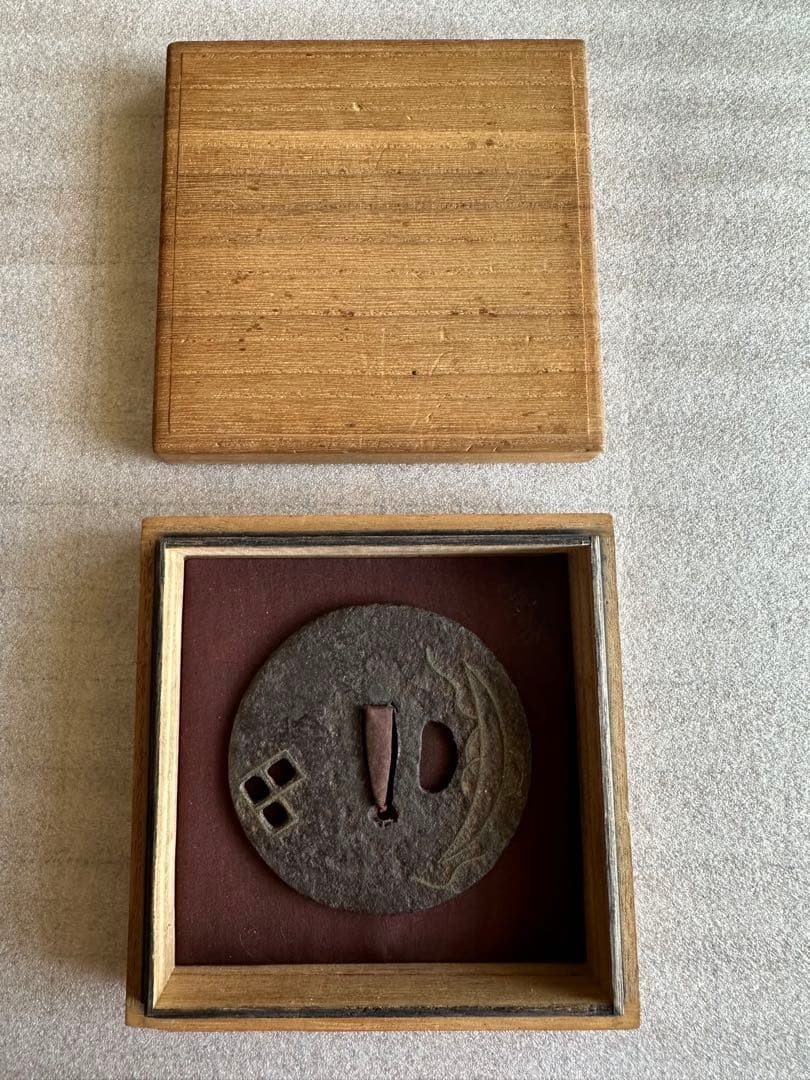 Japanese Satsuma Iron Tsuba Inlay Round Antique Sword Fitting With Box Japanese Satsuma Iron Tsuba Inlay Round Antique Sword Fitting With Box