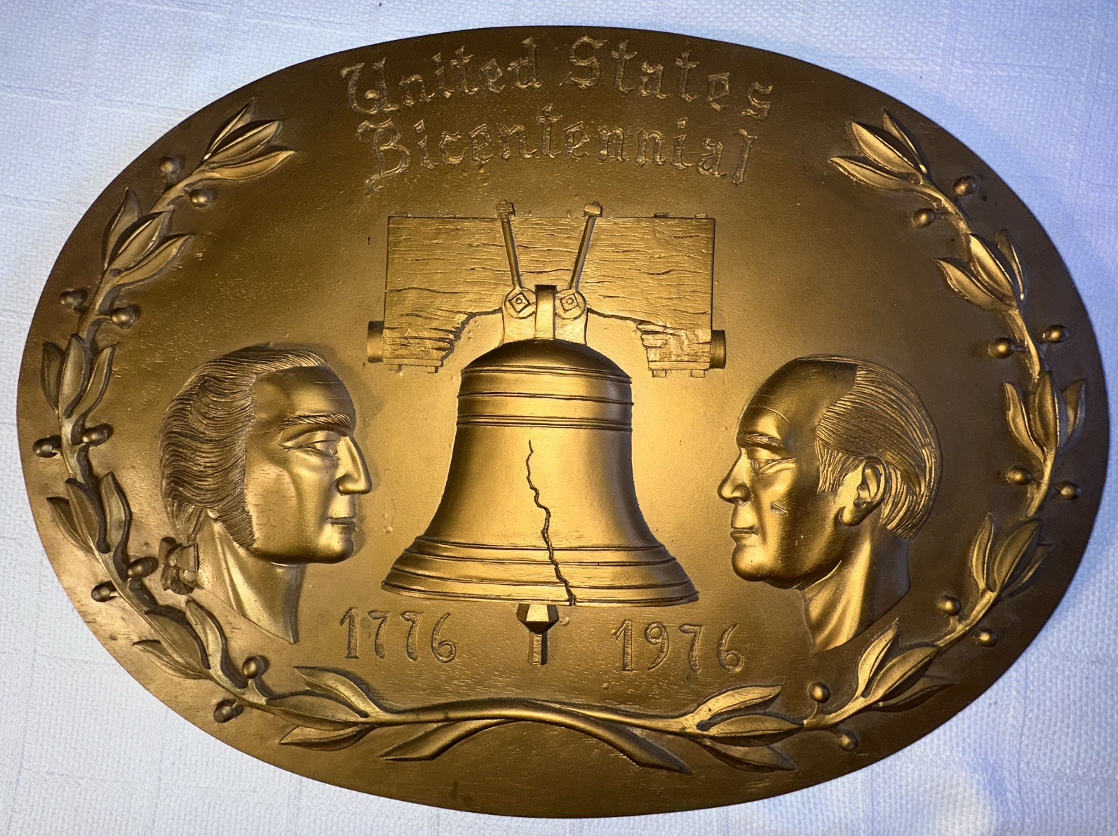 VTG large USA 1776-1976 Bicentennial Resin Wall Plaque/Washington/Ford Read 