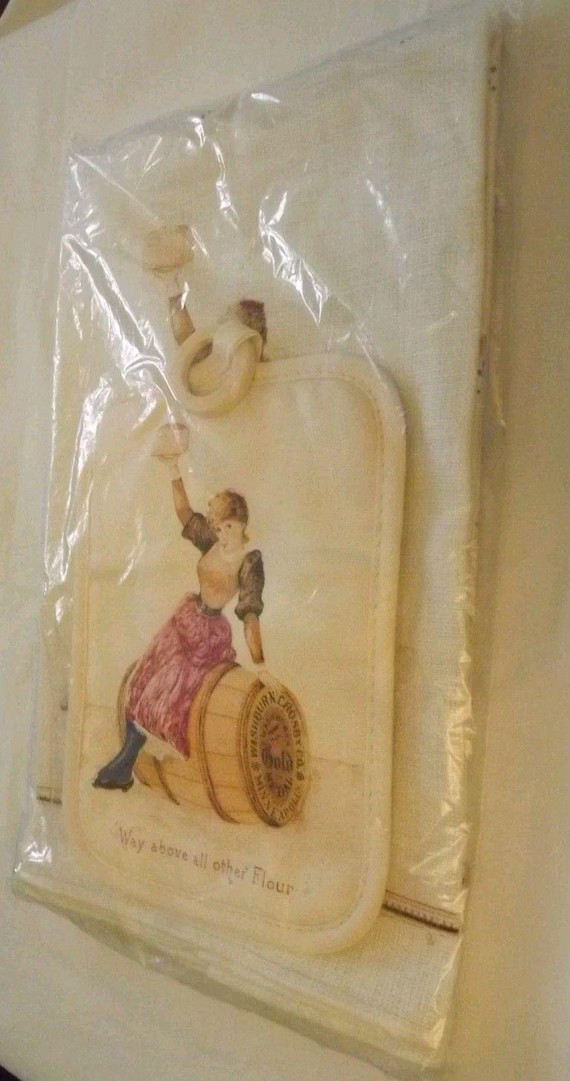 Opened Rare Washburn Crosby Gold Medal Flour Pot Holder 3 Tea Towels Worlds Fair