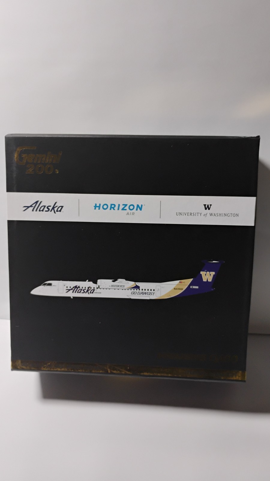 gemini jets 1:200 Huskies Bombardier 8 Q 400  G2ASA   Alaska Airlines N435QX.   