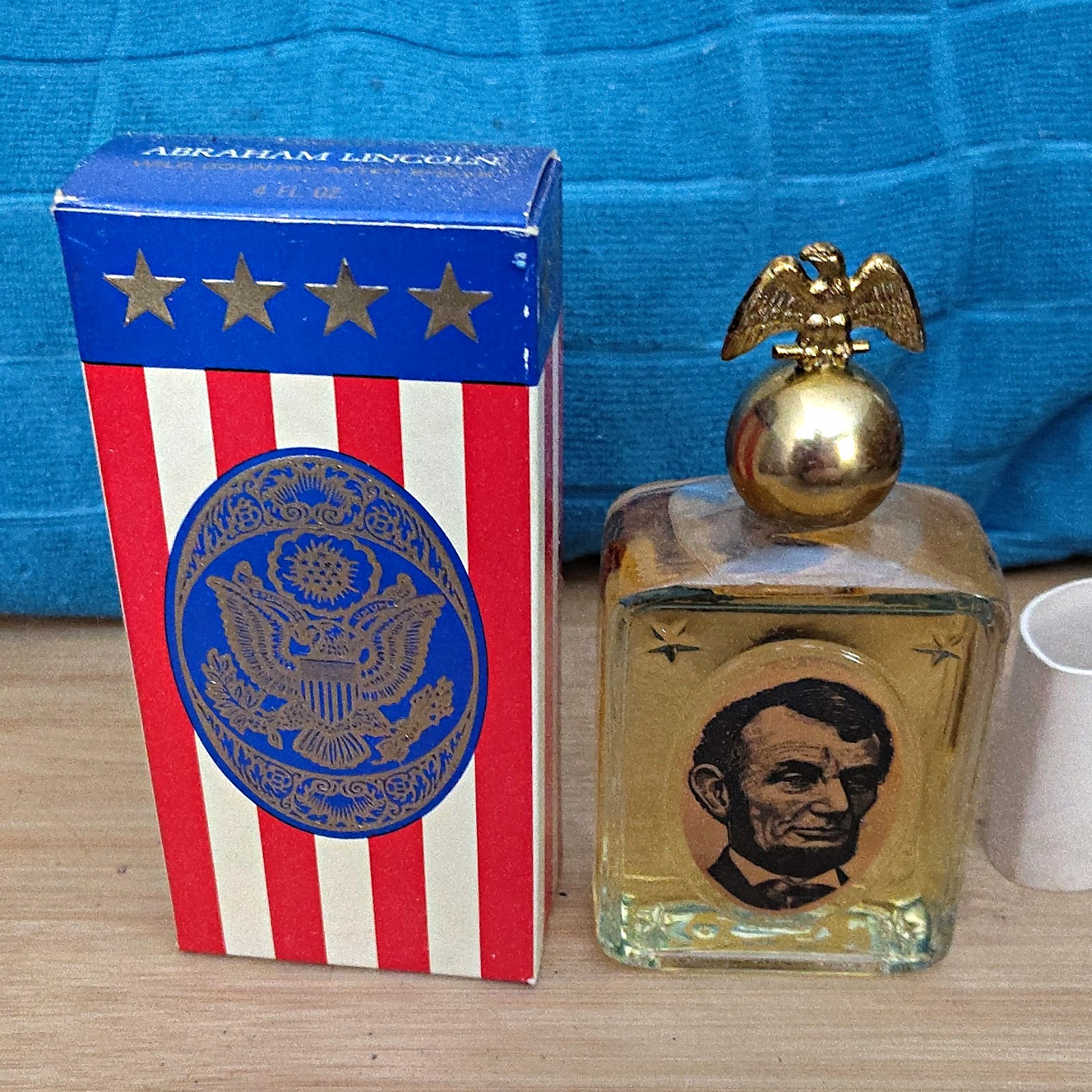 Avon Collectible Decanter Abraham Lincoln Full With After Shave And Original Box