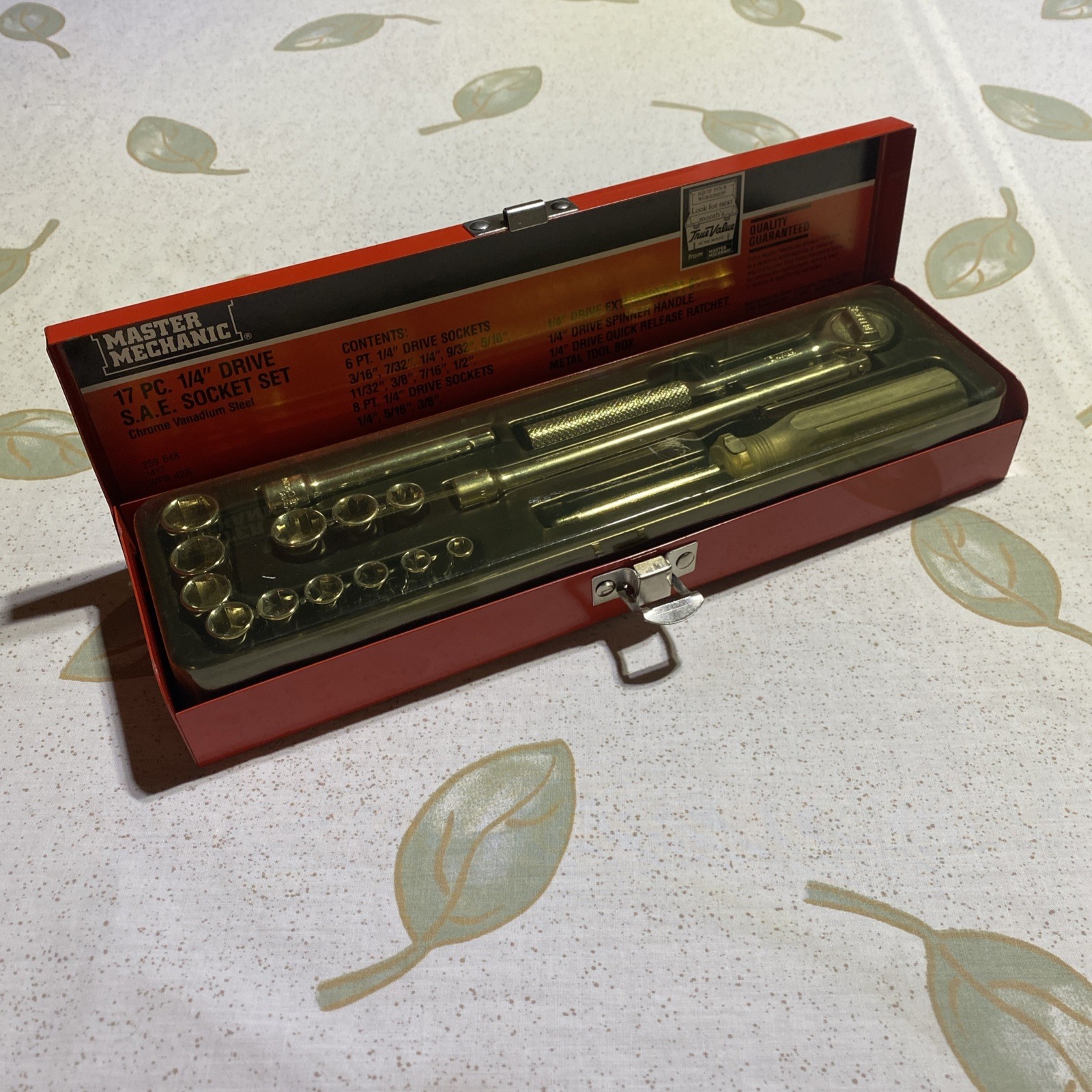 Vintage MASTER MECHANIC 17 pcs.  1/4\'\' Drive S.A.E. Socket Set Tools.         QQ