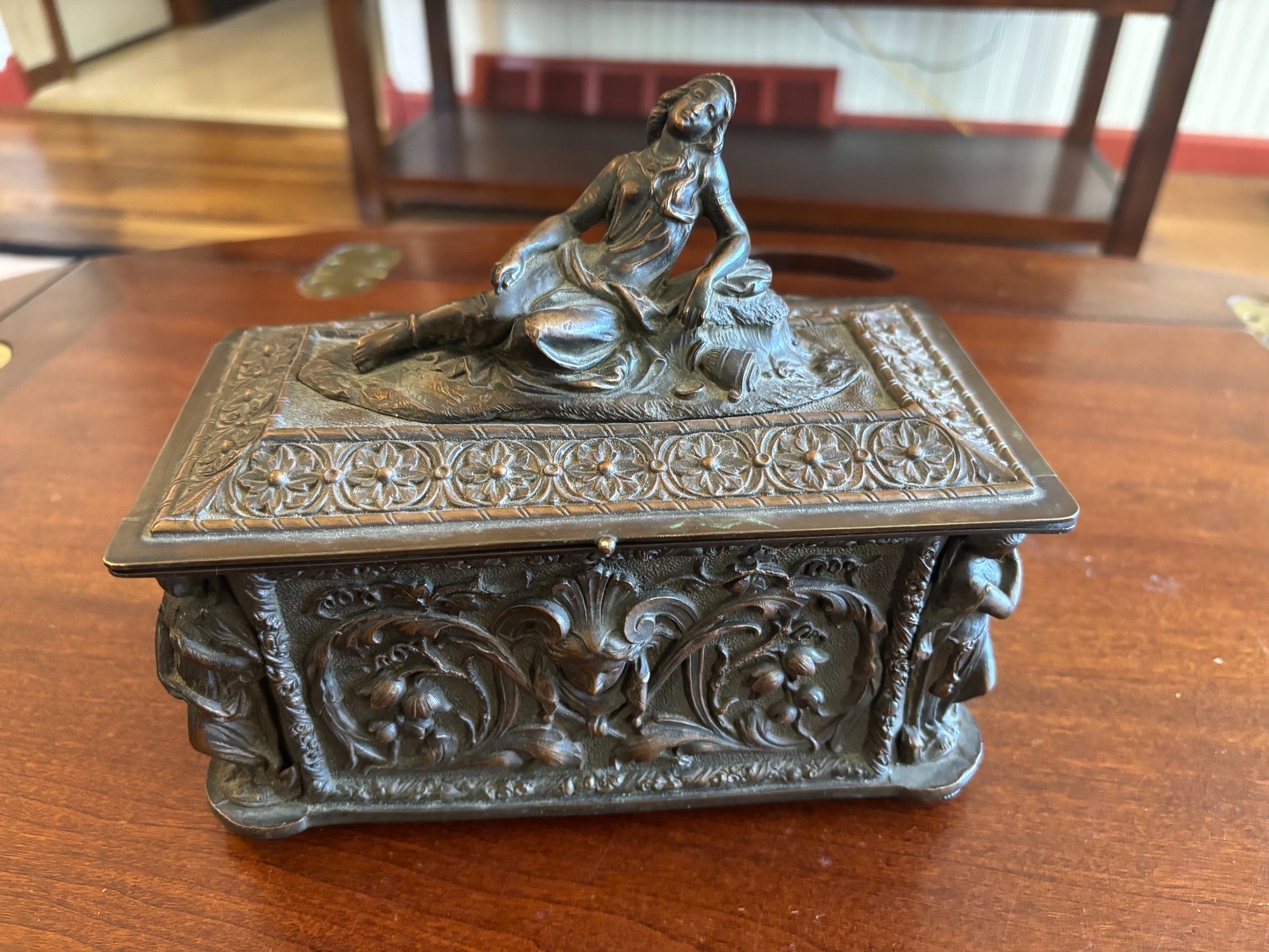 VINTAGE  ANTIQUE ORNATE EMBOSSED BRONZE TRINKET JEWELRY BOX CASKET FOOTED