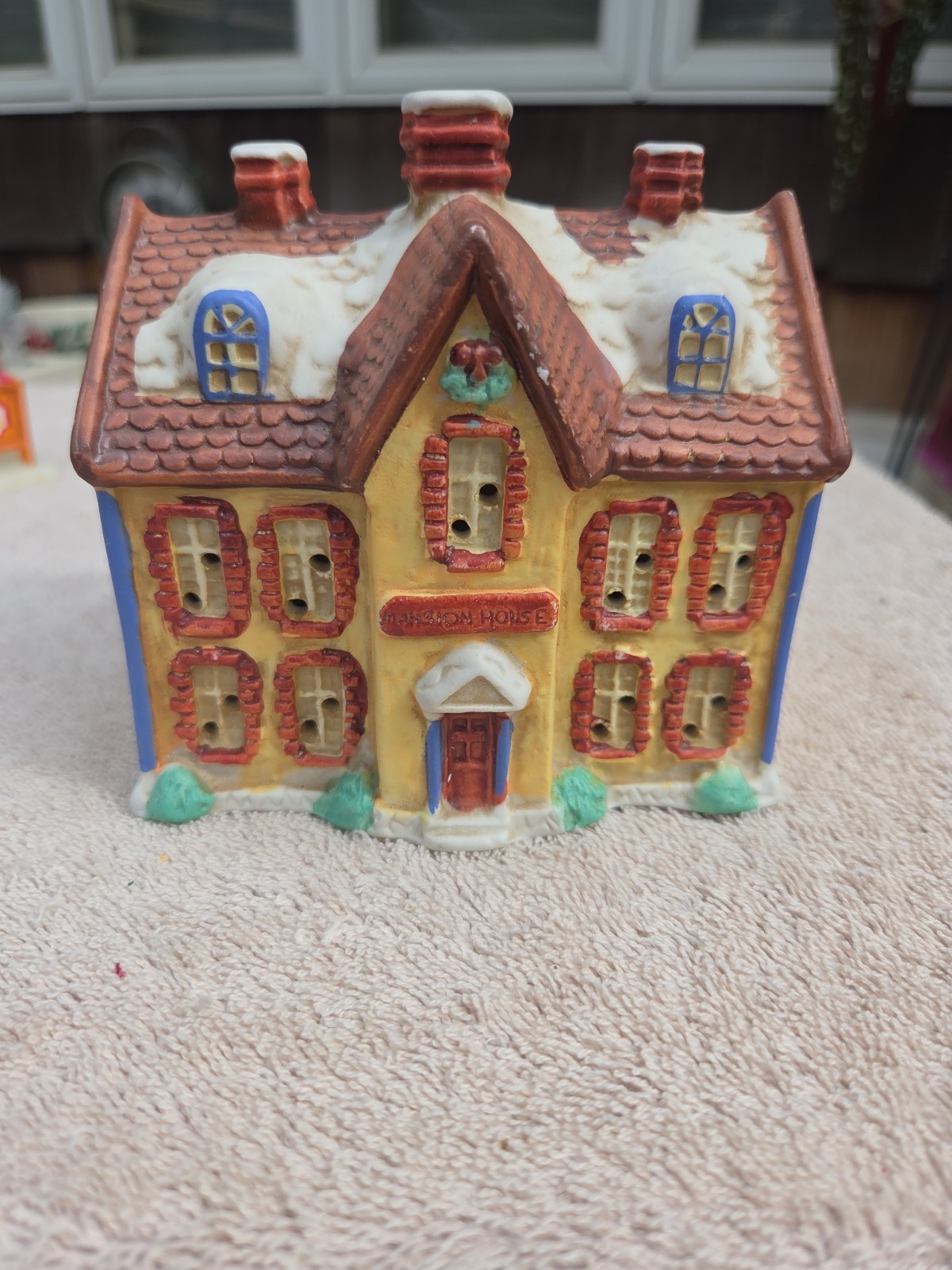 1991 National Rennoc “Mansion House” Lighted Village Building – Santa’s Best