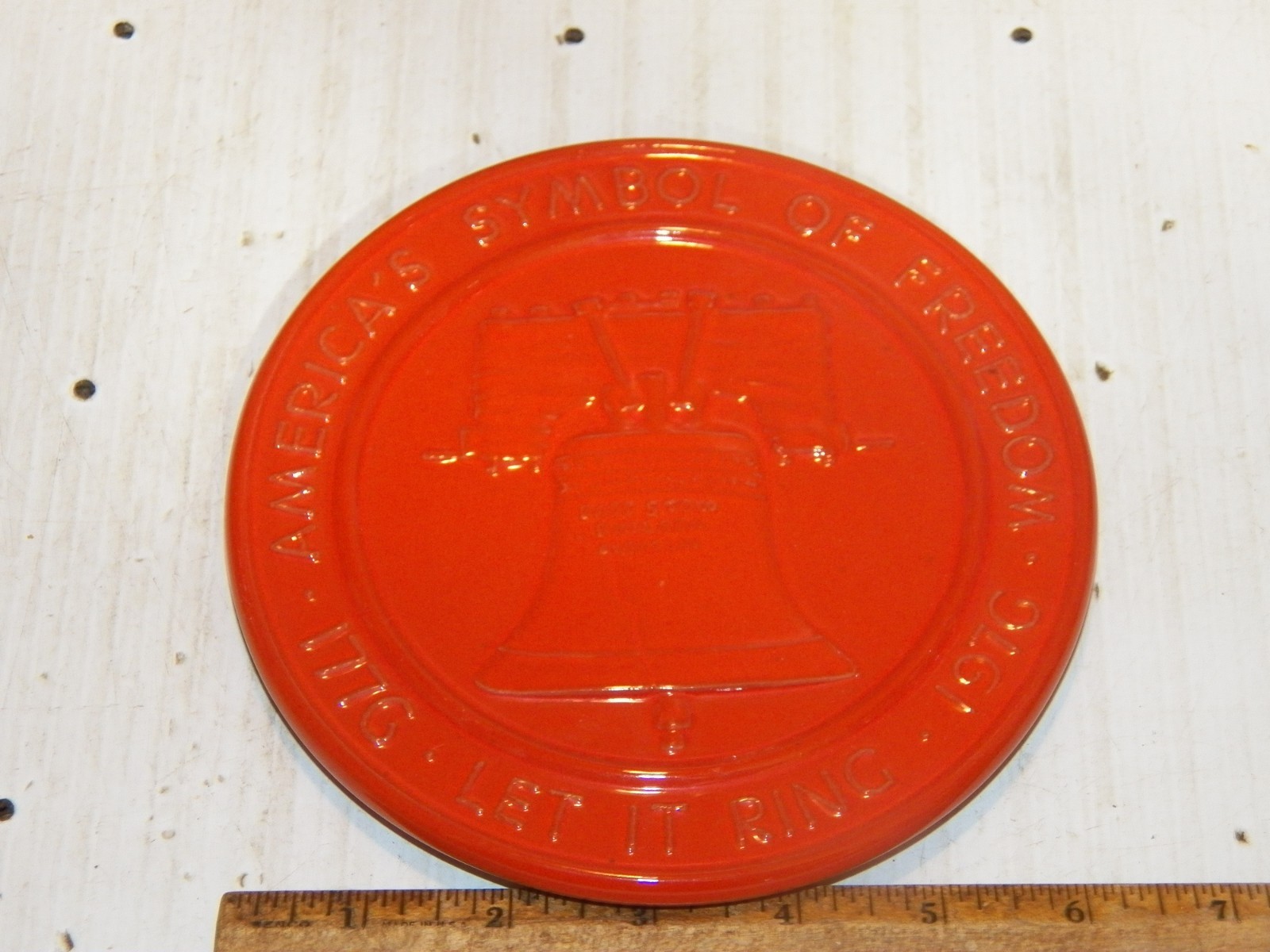 1976 FRANKOMA POTTERY Red Trivet LB-TR, Liberty Bell, America's Symbol o Freedom