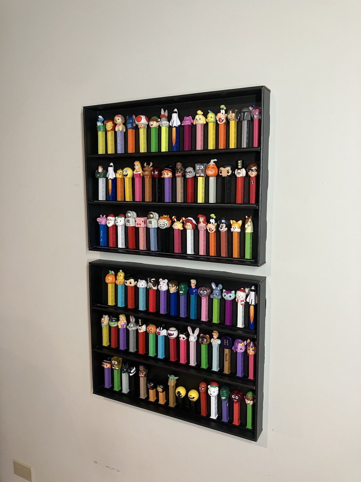 PEZ dispenser Display Case Kubbie with RAILS. TWO pack BLACK. PEZ dispenser Display Case Kubbie with RAILS. TWO pack BLACK.