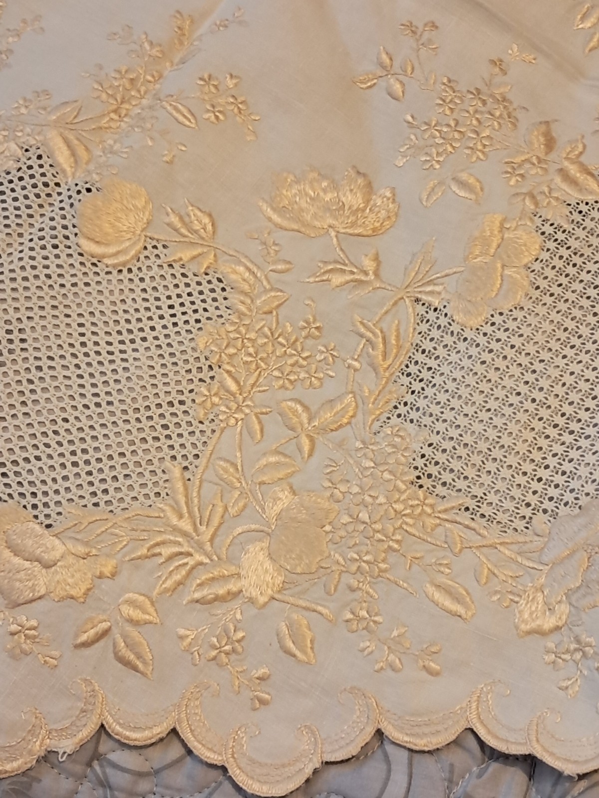 Antique Silk Society Golden Floral Embroidered/Drawn Work Table Topper 31