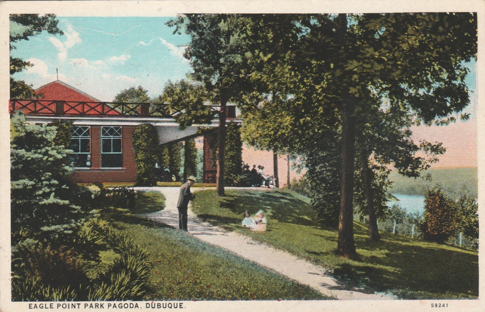 Eagle Point Park Pagoda Dubuque Iowa Vintage souvenir Postcard