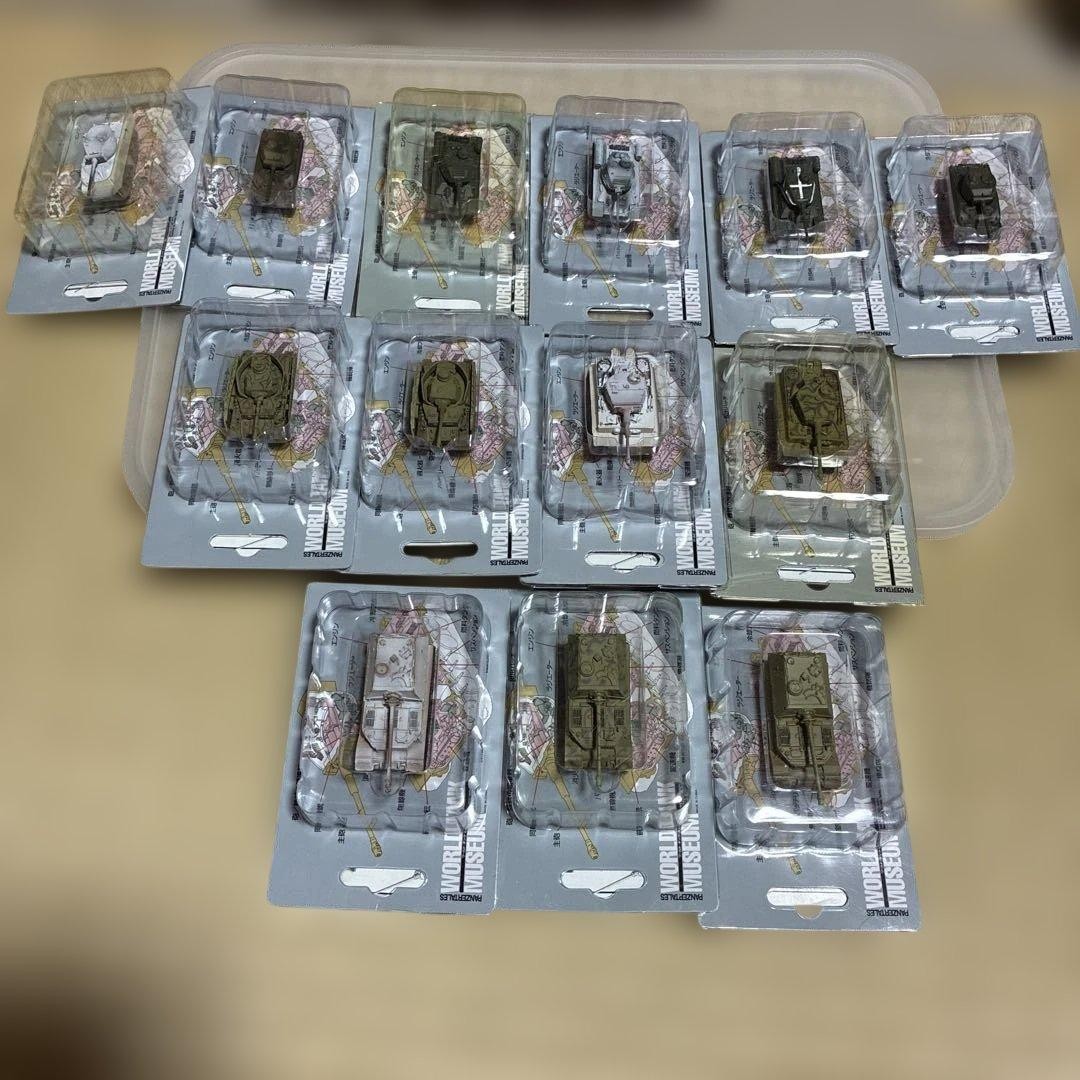 World Tank Museum 1/144 Tank Miniatures 13 Pc Collectible 15+ Used