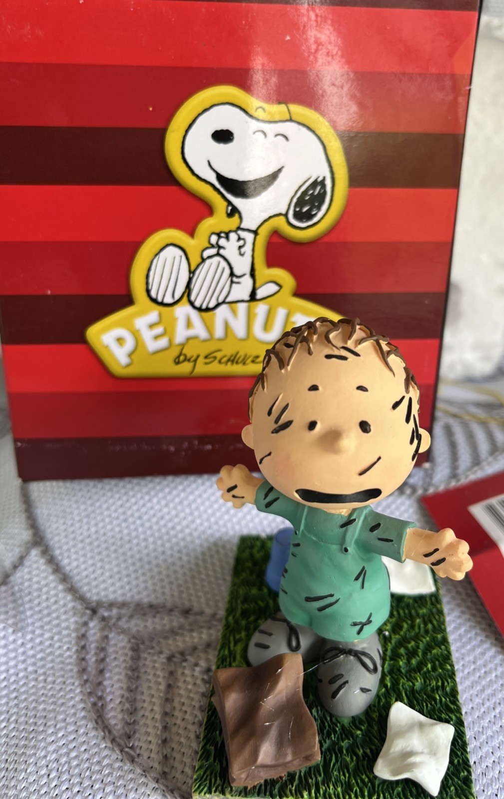 Westland Giftware 20711 Peanuts Charlie Brown PIGPEN Bus Stop Figurine NEW