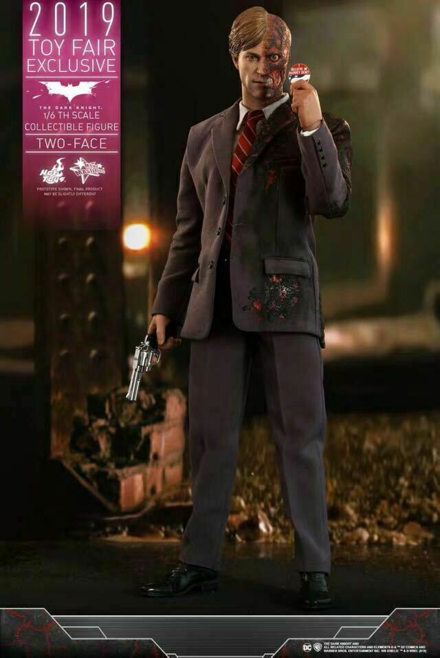Hot Toys MMS546 The Dark Knight - Two Face Harvey Dent 1/6 Figure Model Gift New