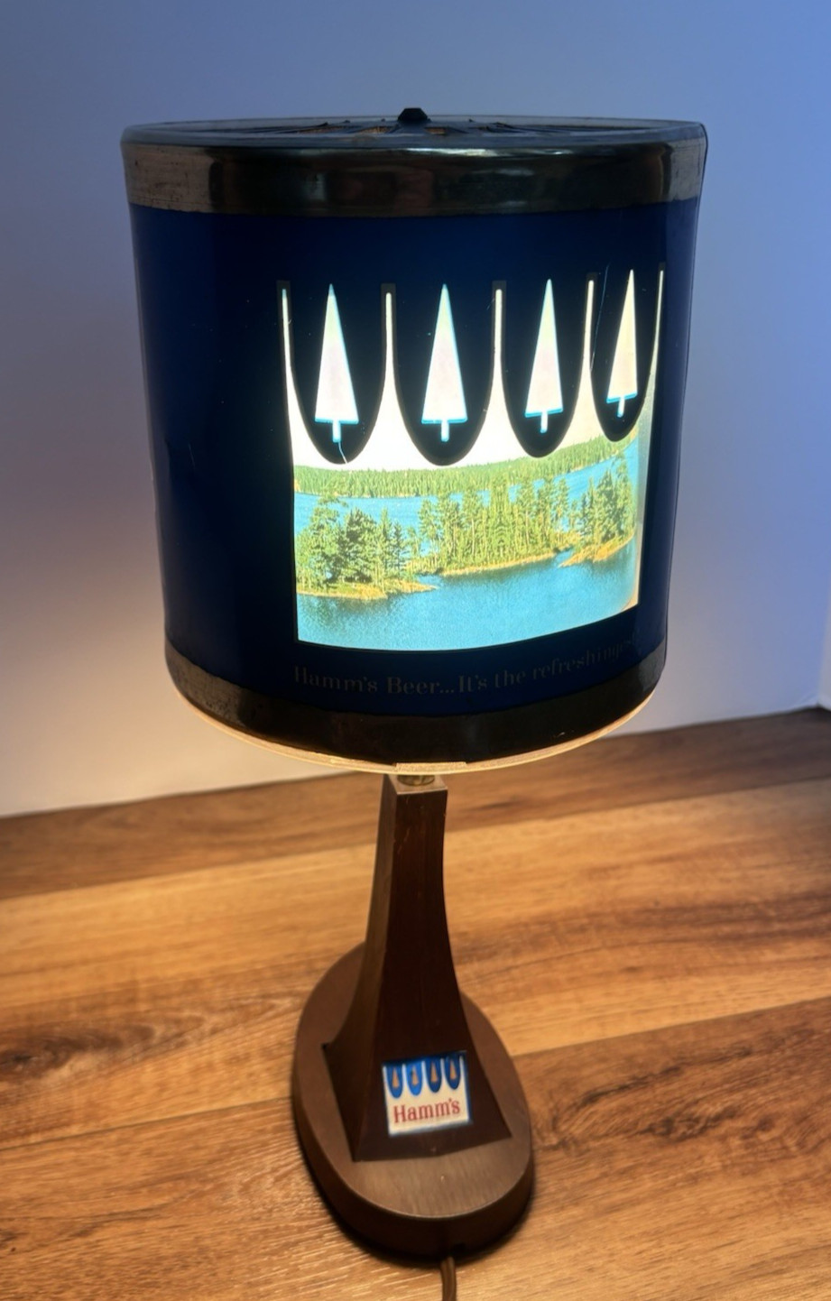Vintage 1963 Hamm’s Beer Advertising Table Lamp Rotating Shade