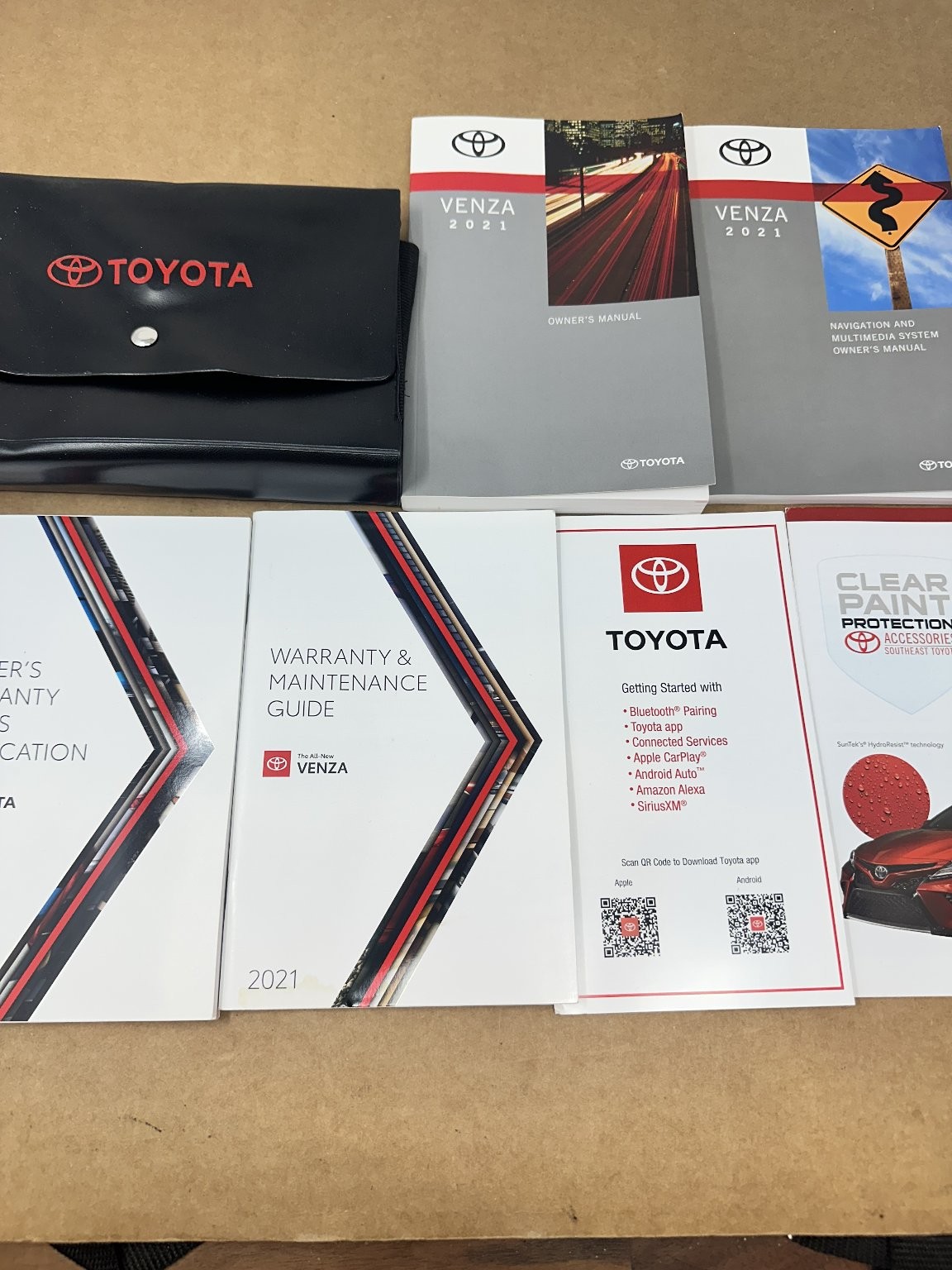 2021 Toyota Venza Owner\'s Manual Set