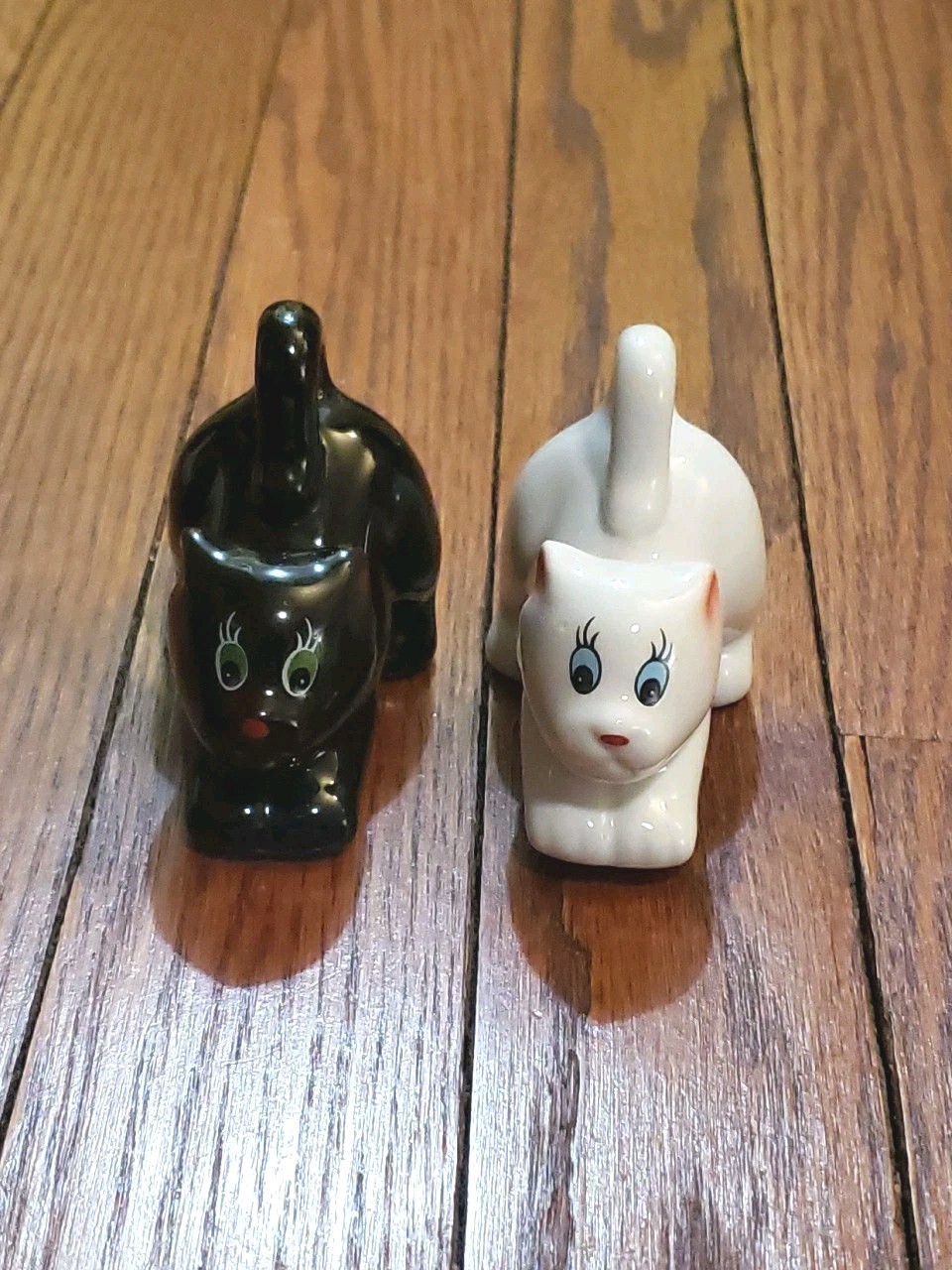 Vintage Cat Salt & Pepper Shakers Set 