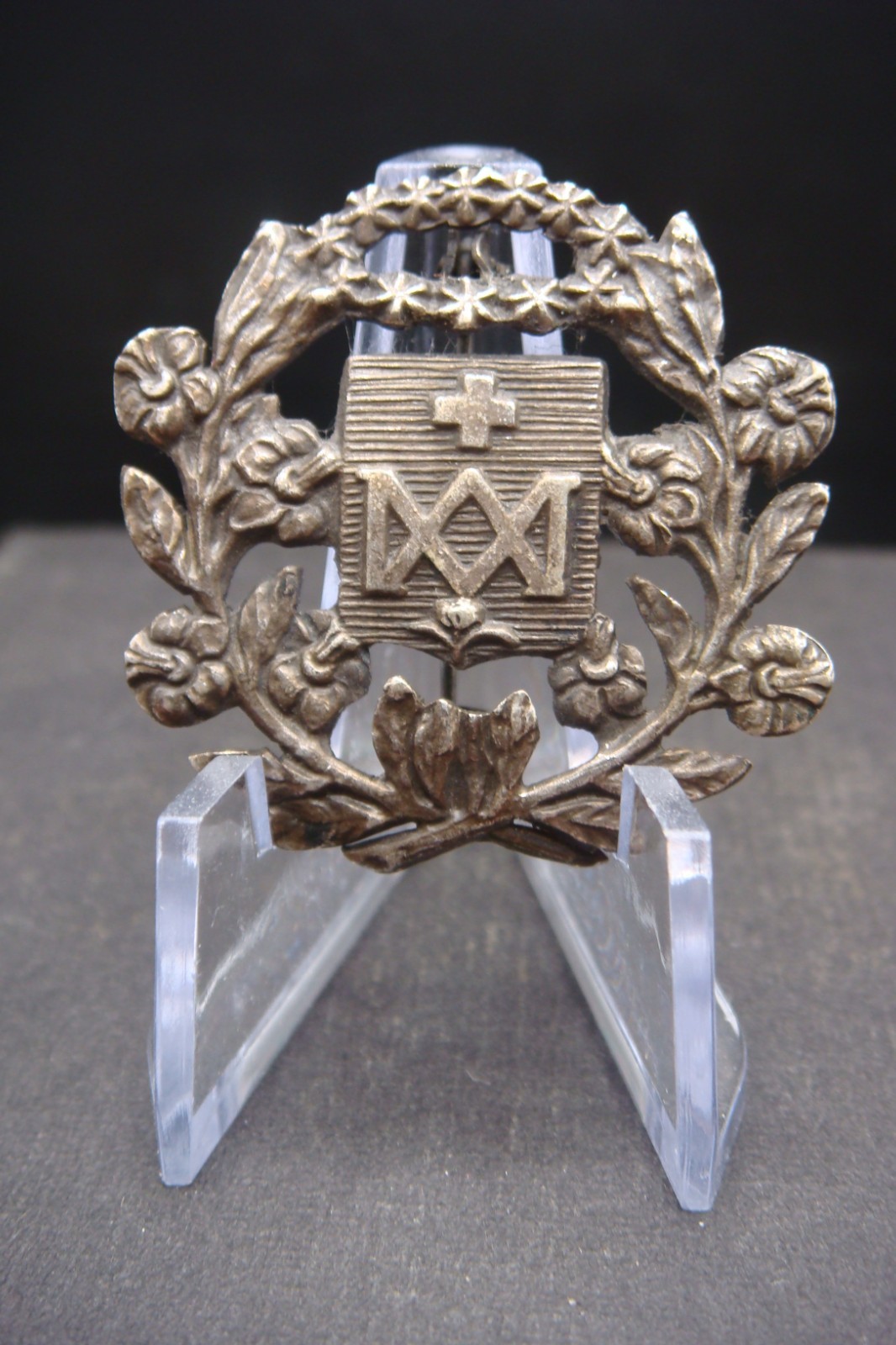 VINTAGE PIARIST ORDER SCHOOLS REVOLVING CROWN LOGO RELIGIOUS BROCHE BADGE PIN