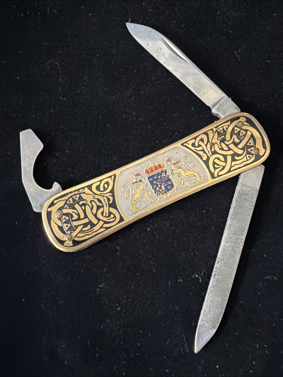 Vintage EKA Folding Knife Sweden Coat of Arms 3\