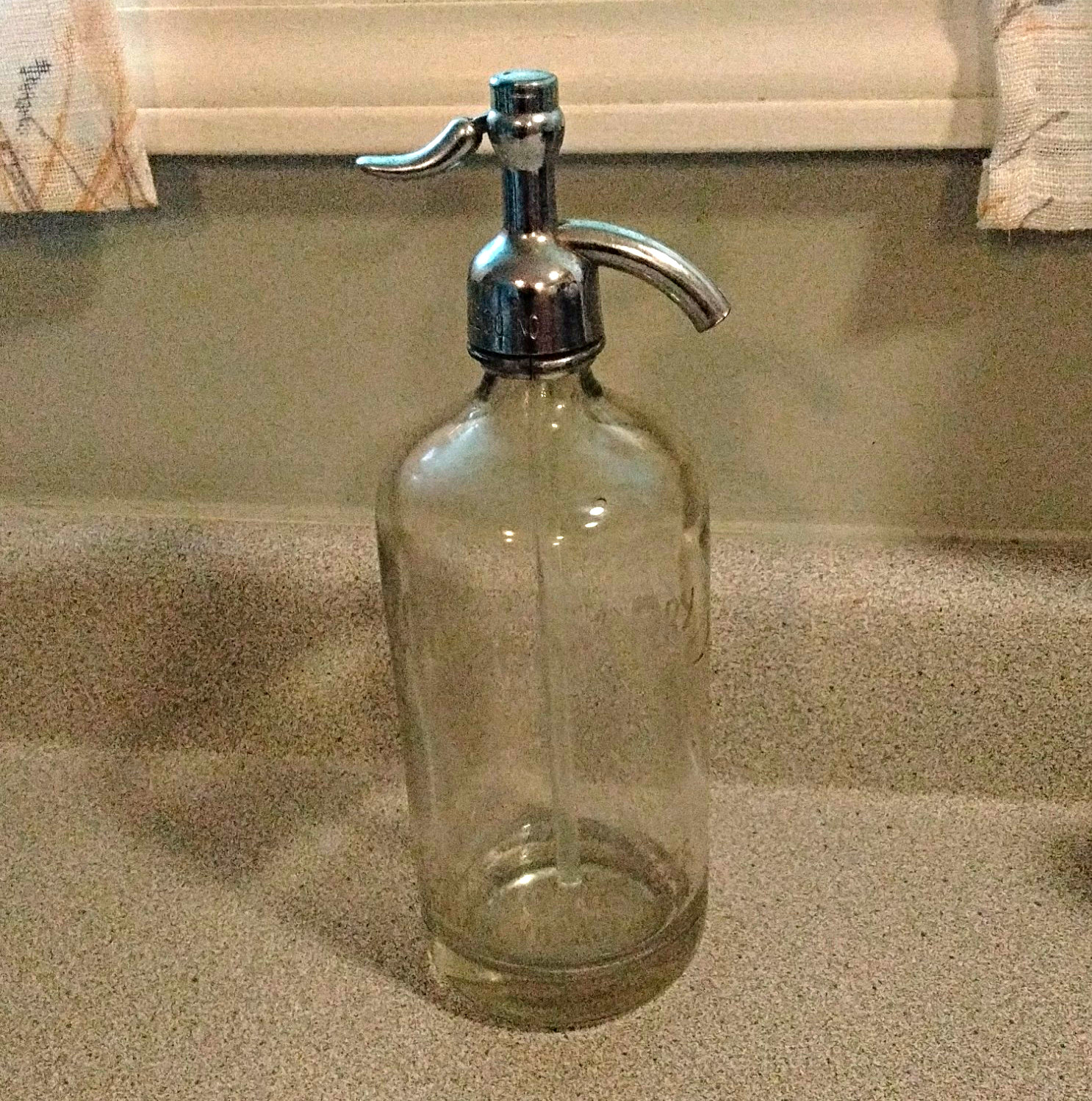 Vintage Clear Glass Seltzer Siphon Windham Dry Central Village Conn. La France