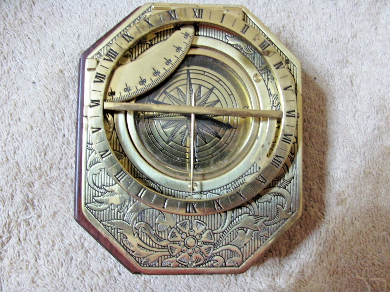 UNIVERSAL SUNDIAL, 1987, THE FRANKLIN MINT, WOOD BASE, BRASS, COMPASS, NEW UNIVERSAL SUNDIAL, 1987, THE FRANKLIN MINT, WOOD BASE, BRASS, COMPASS, NEW