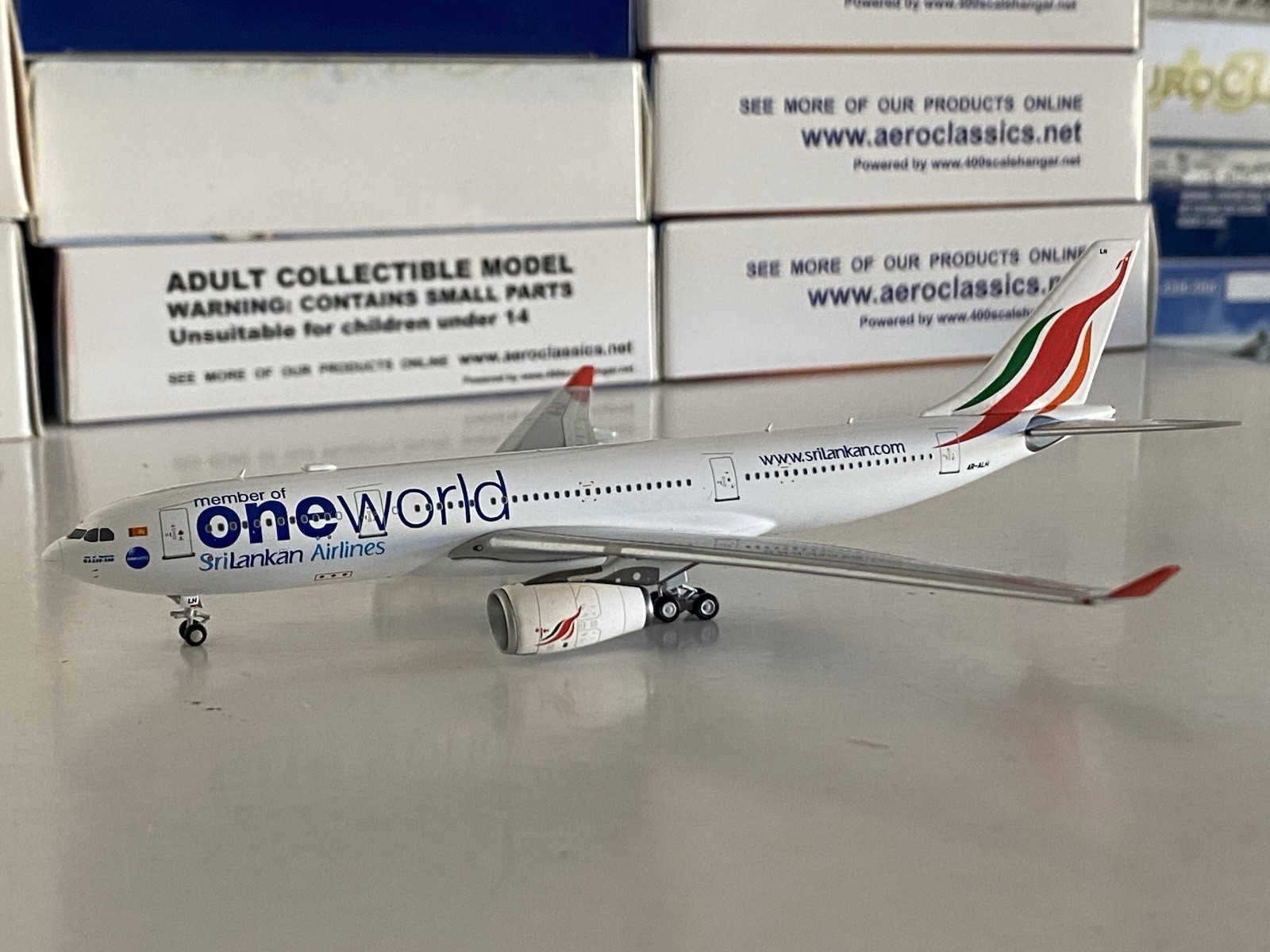 NG Models SriLankan Airlines Airbus A330-200 1:400 4R-ALH 61009 OneWorld