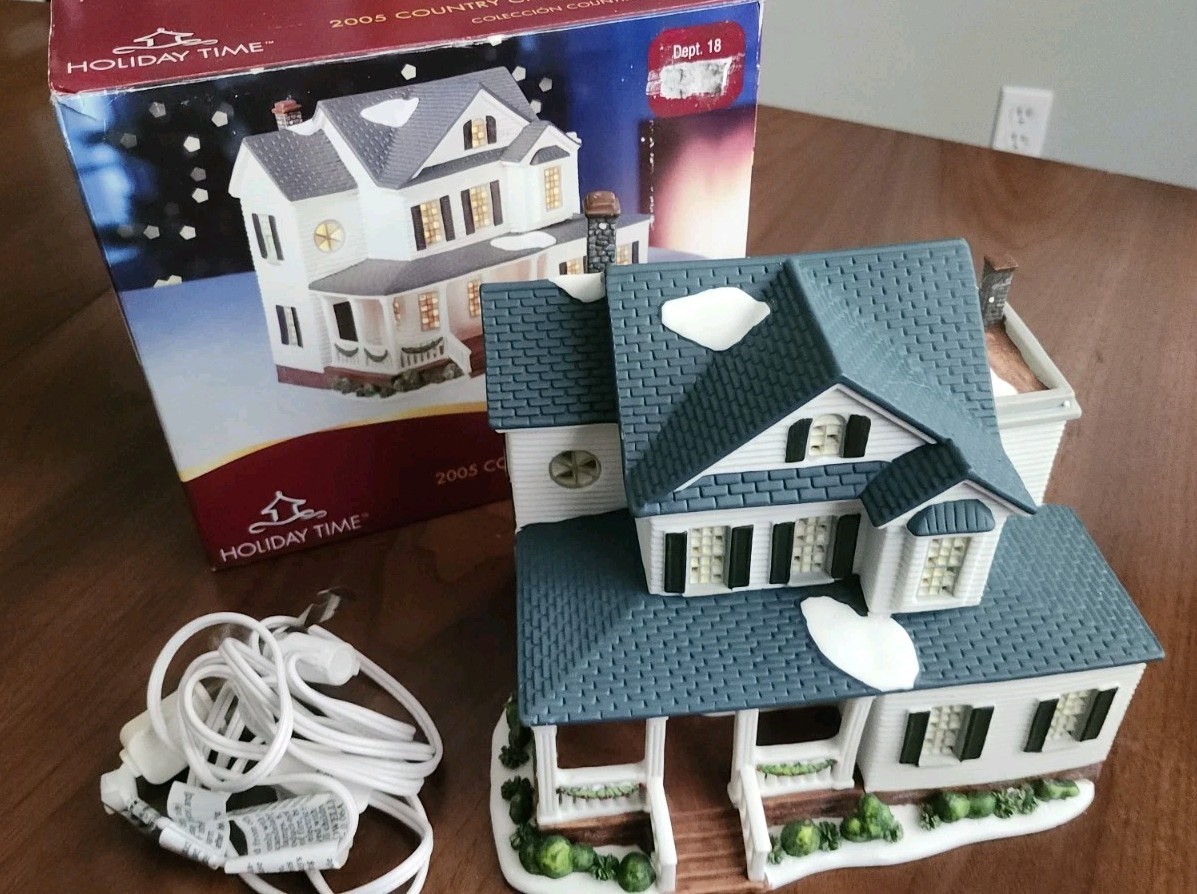 Holiday Time 2005 Country Charm Farm House Christmas Village Illuminated In Box