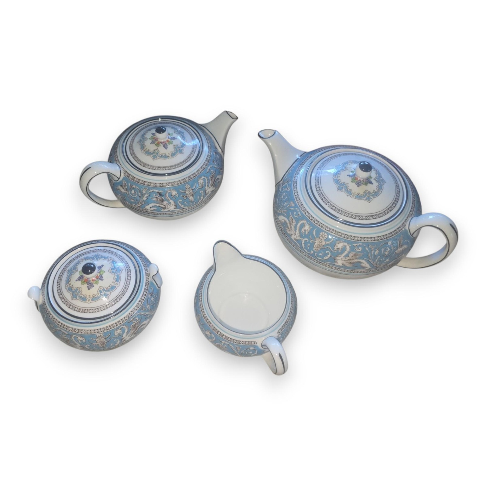 Wedgwood Florentine Turquoise Cream & Sugar Bowl & Two Teapots - Excellent Wedgwood Florentine Turquoise Cream & Sugar Bowl & Two Teapots - Excellent