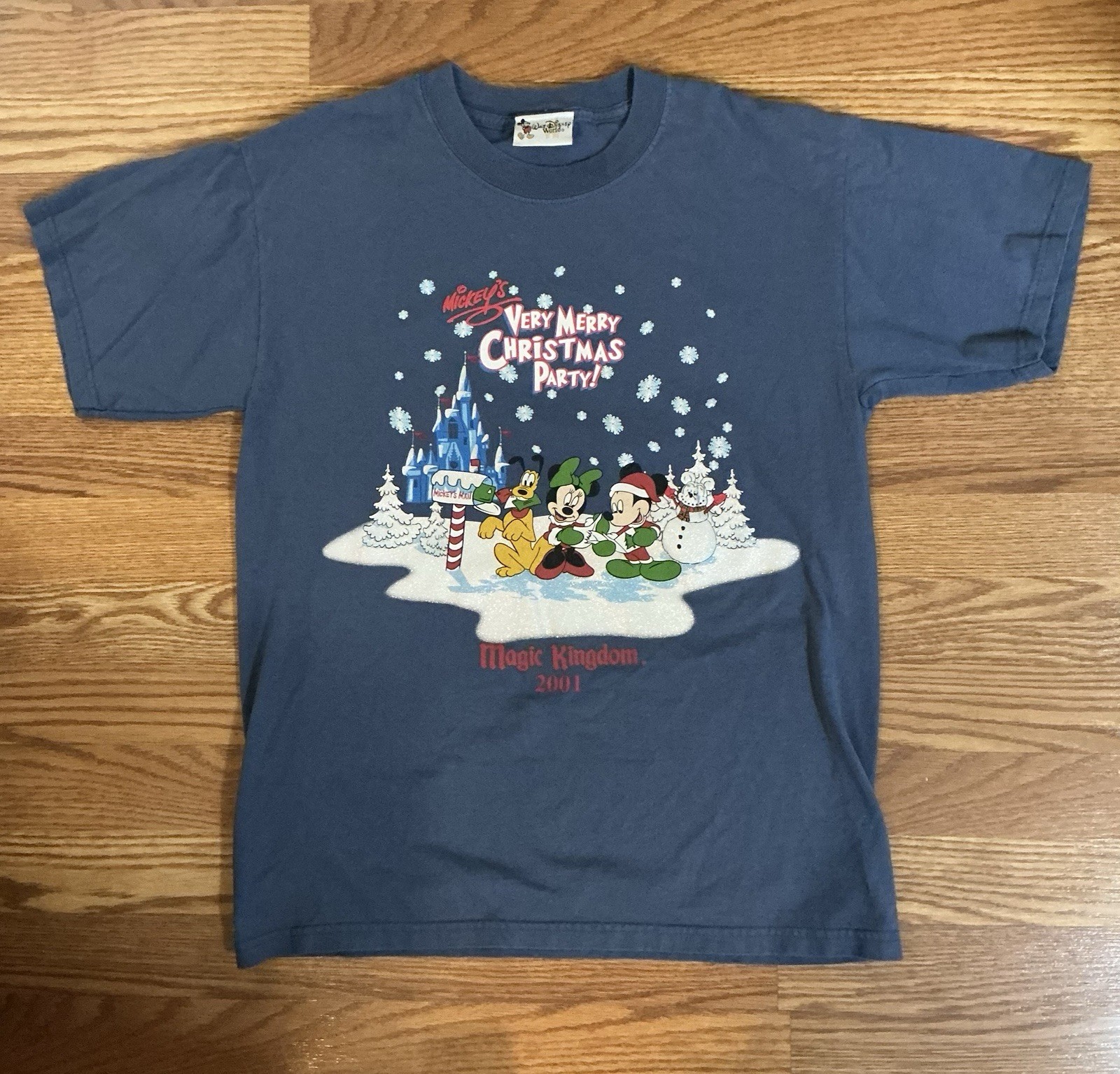 Vintage Y2K Mickey’s Very Merry Christmas Party 2001 Magic Kingdom T-Shirt Sz M