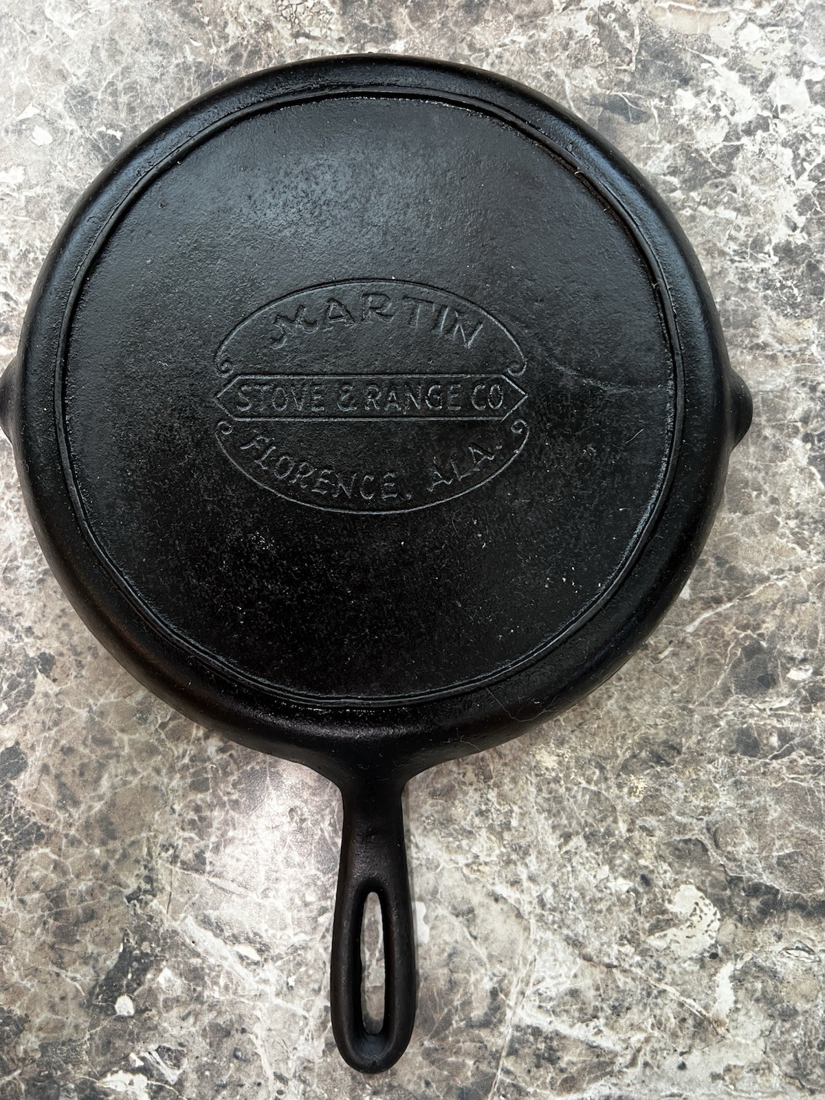 Martin Cast iron #8 Griddle Hamburger Logo