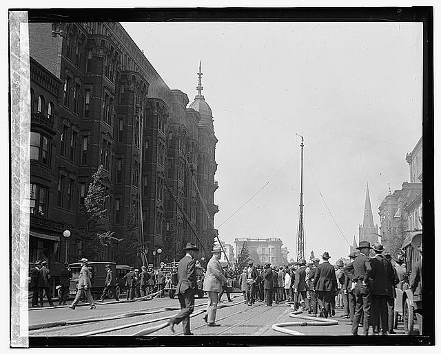 Photo:Portland OR Portland Hotel Fire 1922 Disaster Crowd Streetcar