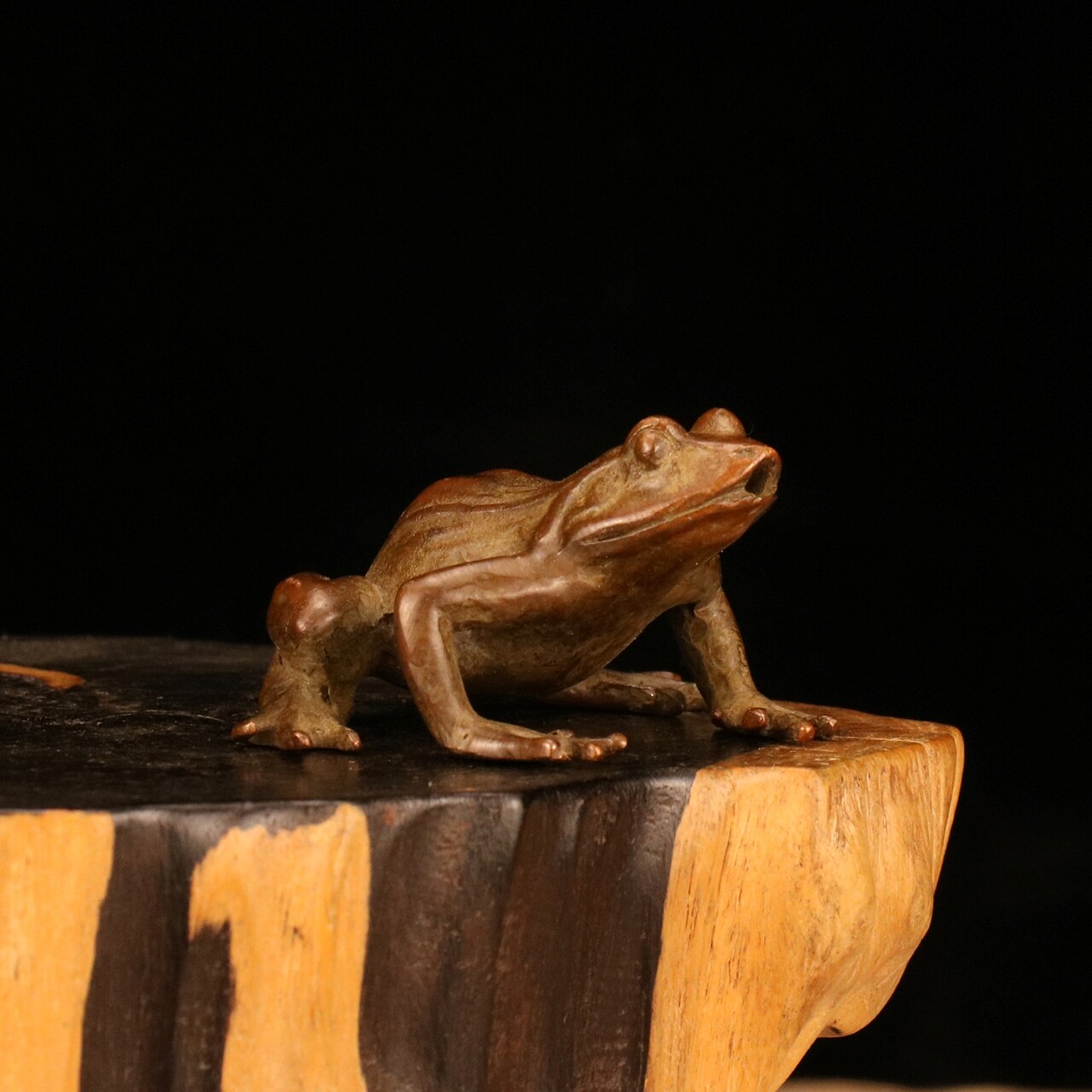 Chinese Antique Bronze Frog Incense Plug Statue
