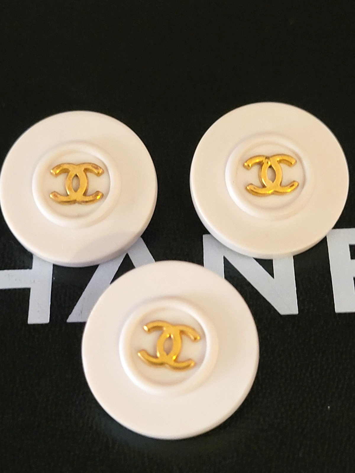 AUTHENTIC  VINTAGE 3 CHANEL  RESIN ROUND WHITE/GOLD  CC LOGO 20 MM STAMPED