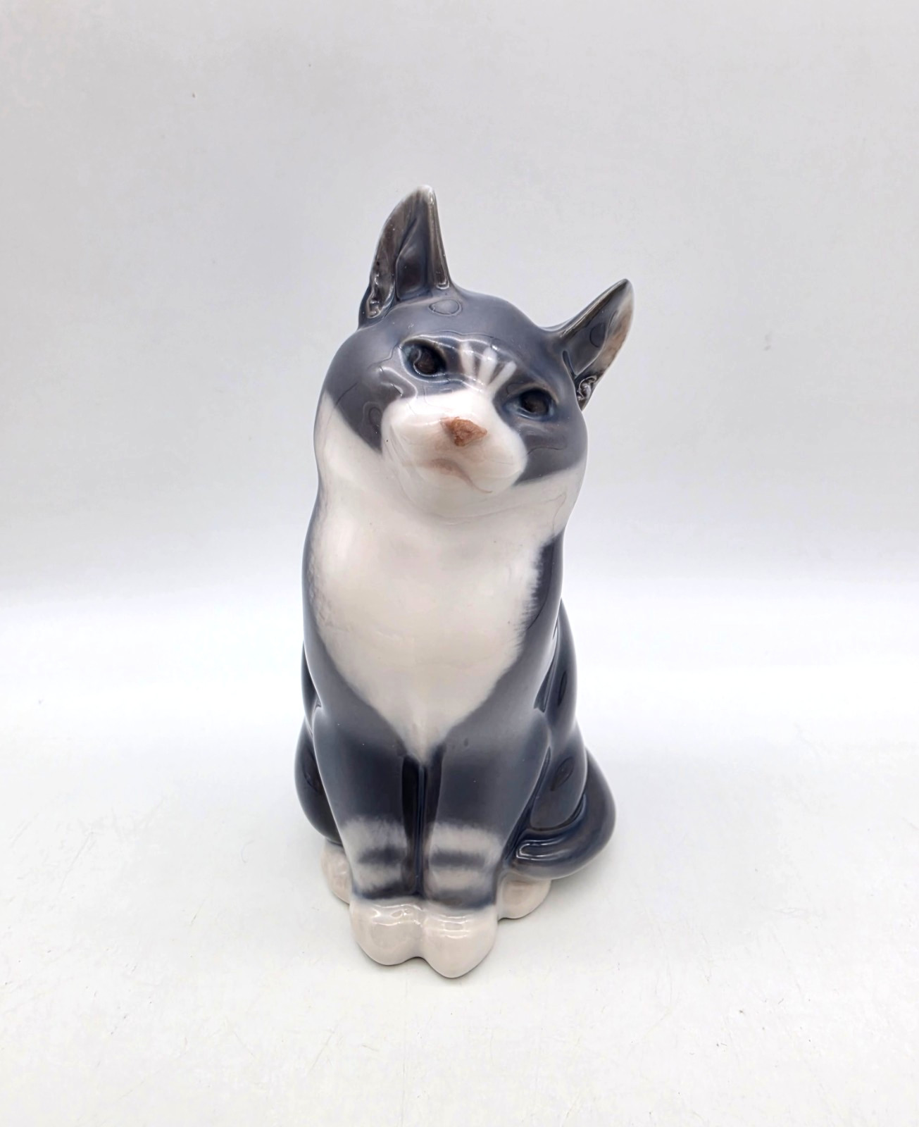 VINTAGE '61 MARKED ROYAL COPENHAGEN DENMARK #1803 WHITE & GRAY PORCELAIN CAT EXC