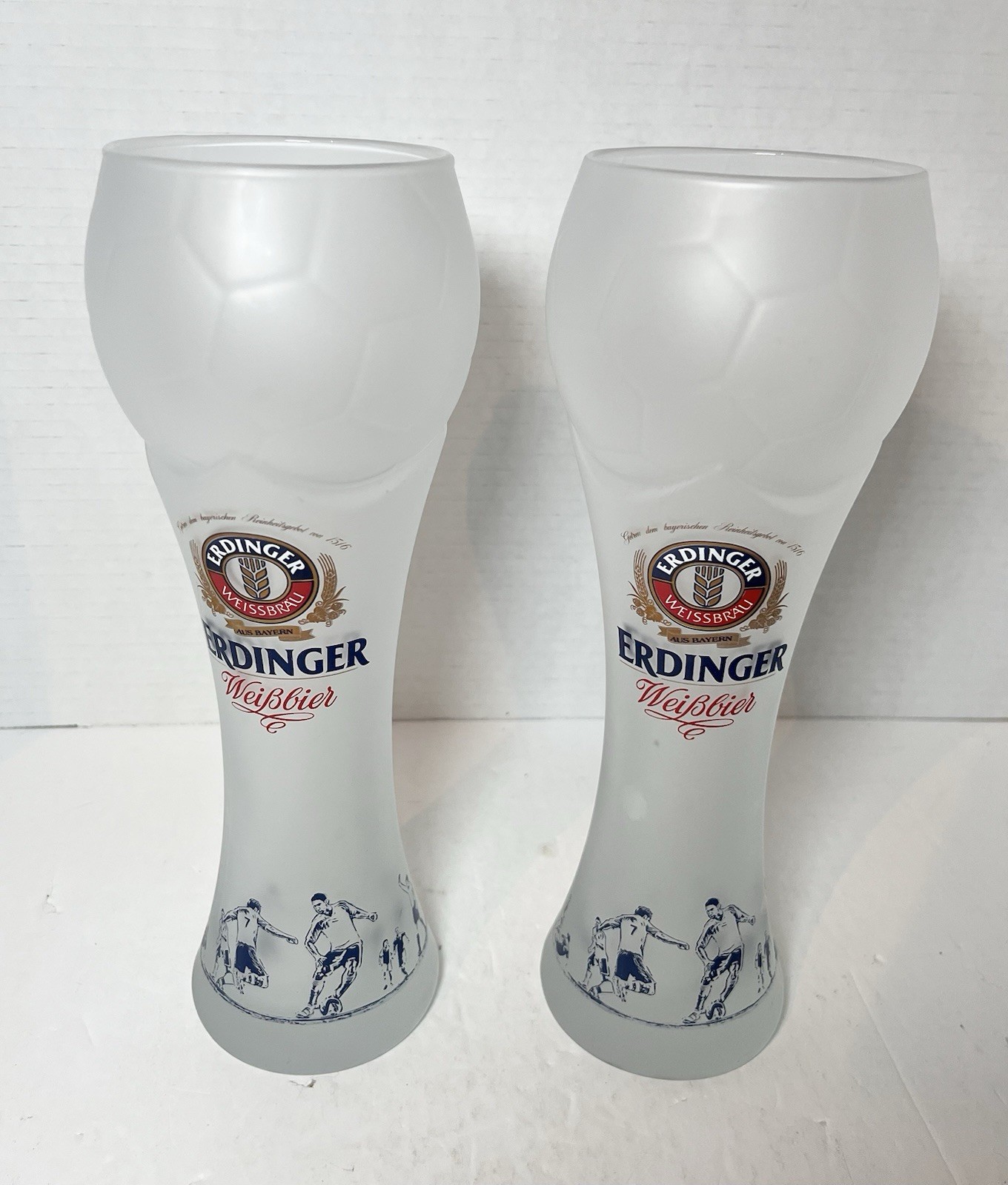 2 Vintage Erdinger Weissbier Frosted Football Soccer Beer Glasses 15/16 0.5L