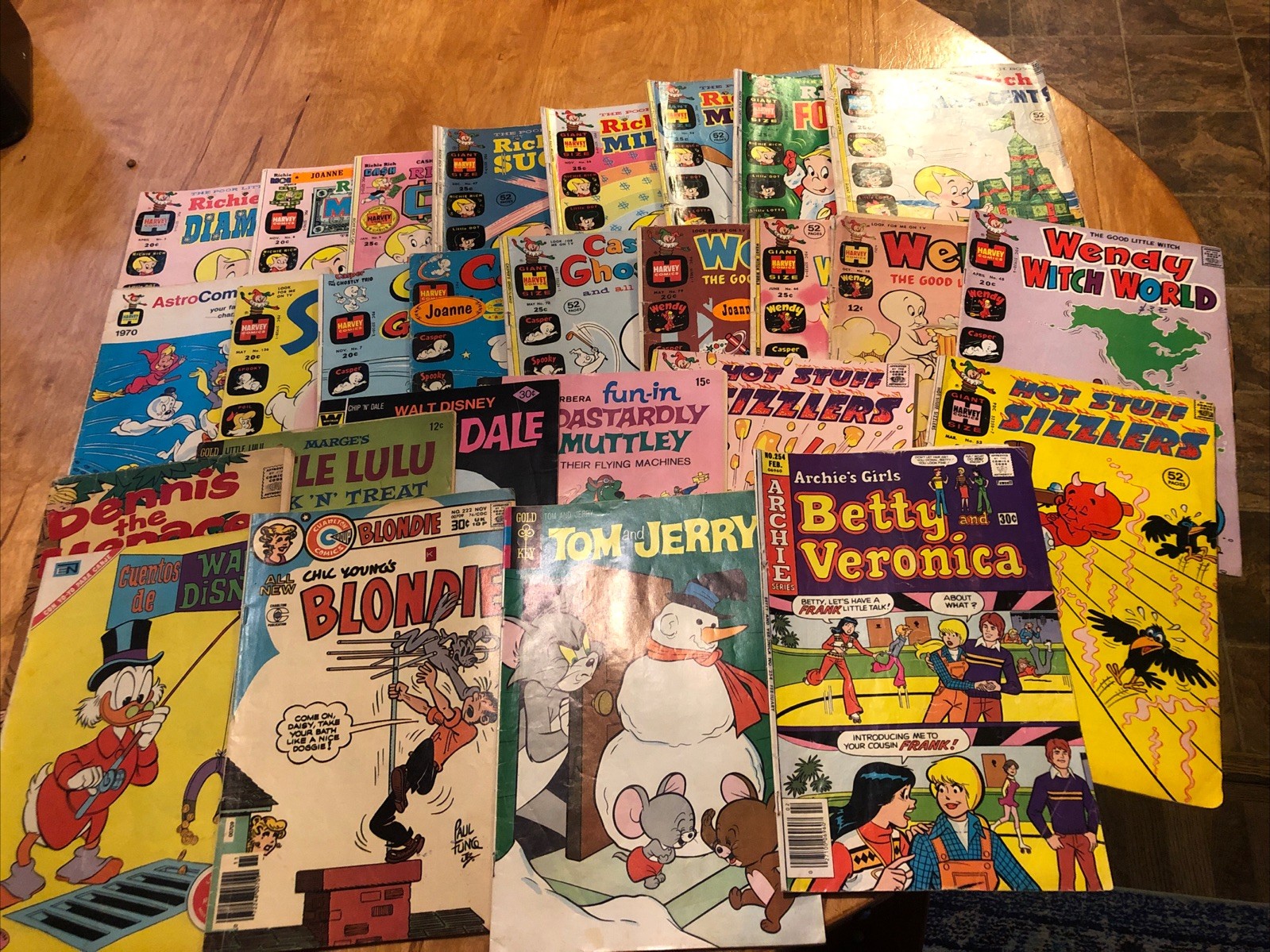Lot Of 27 Vintage Harvey Comics Richie Rich, Casper, Etc Lot Of 27 Vintage Harvey Comics Richie Rich, Casper, Etc