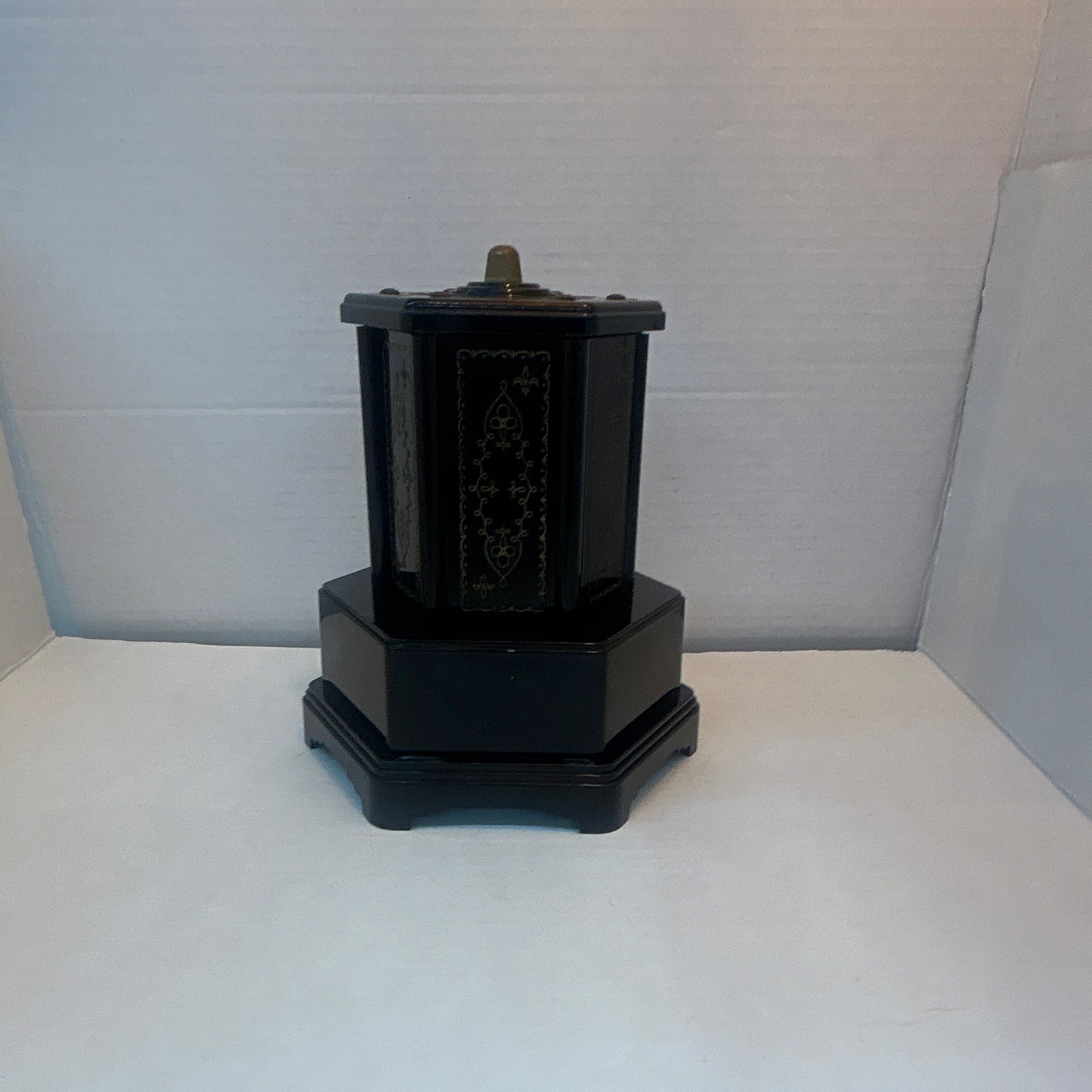 VTG 1940’s -50’s Musical Moving Carousel Cigarette/ Lipstick Holder VTG 1940’s -50’s Musical Moving Carousel Cigarette/ Lipstick Holder