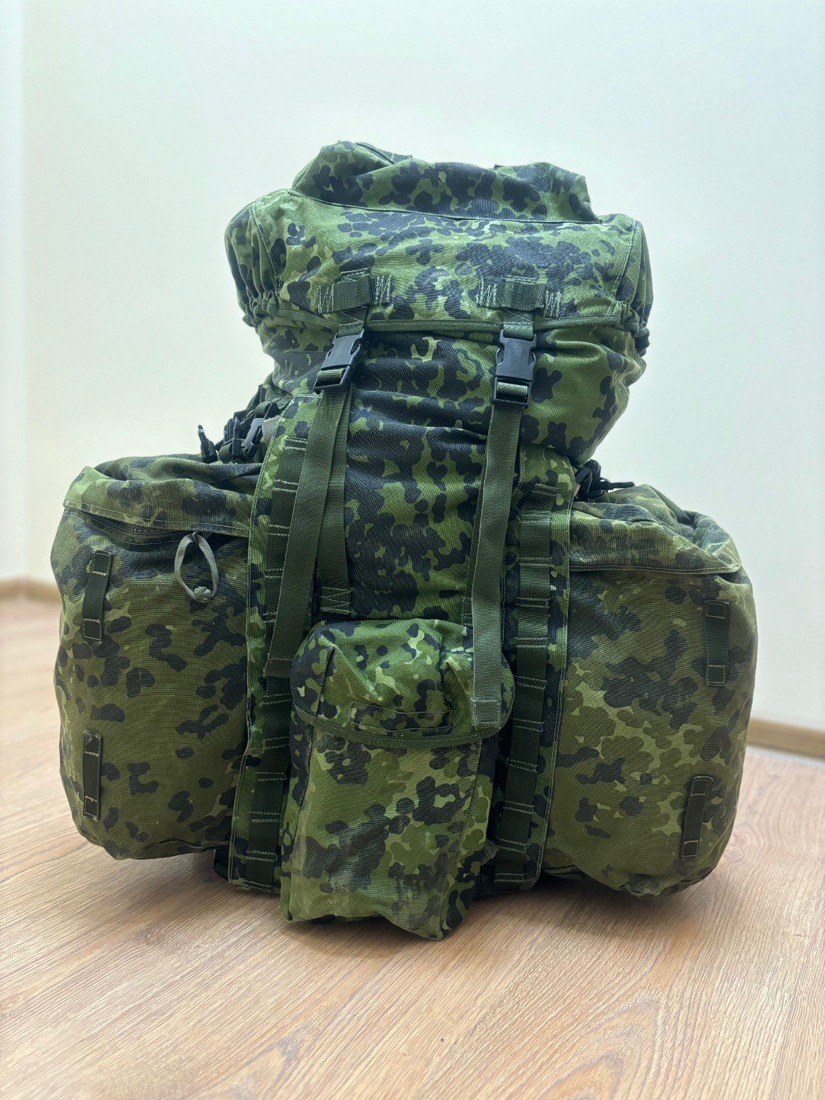 Genuine Danish M84 Pattern Rucksack Bergen 70+20L Long Back Version Genuine Danish M84 Pattern Rucksack Bergen 70+20L Long Back Version