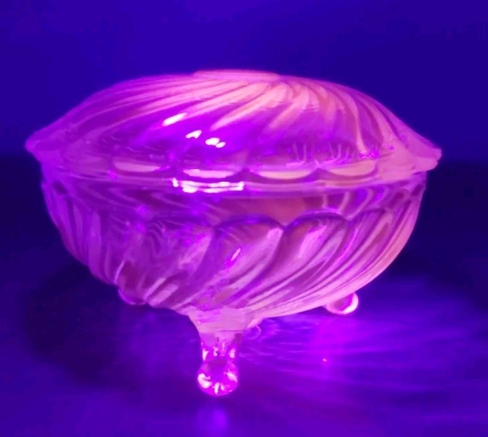Wilkerson Light Blue UV Reactive  Tninket Dish 3-footed NEW 3 In Tall 4 In Wide 