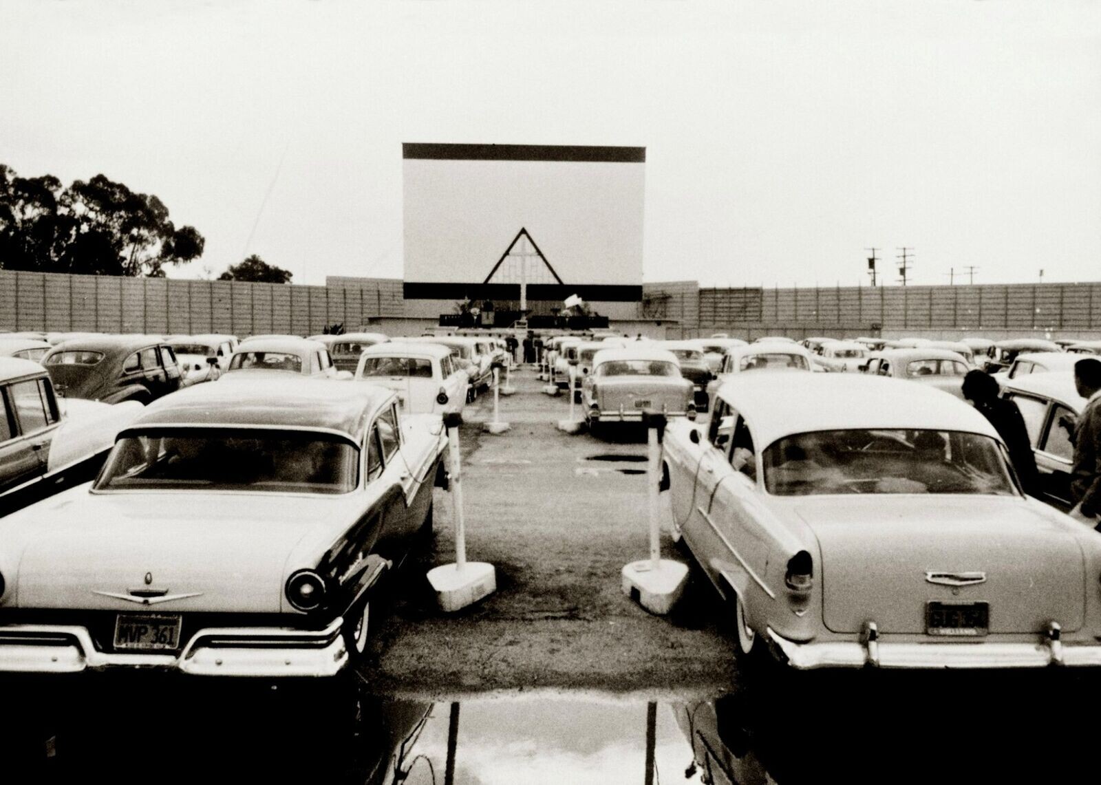 1950s DRIVE IN MOVIE Classic Cars American History Picture Photo 5x7 1950s DRIVE IN MOVIE Classic Cars American History Picture Photo 5x7