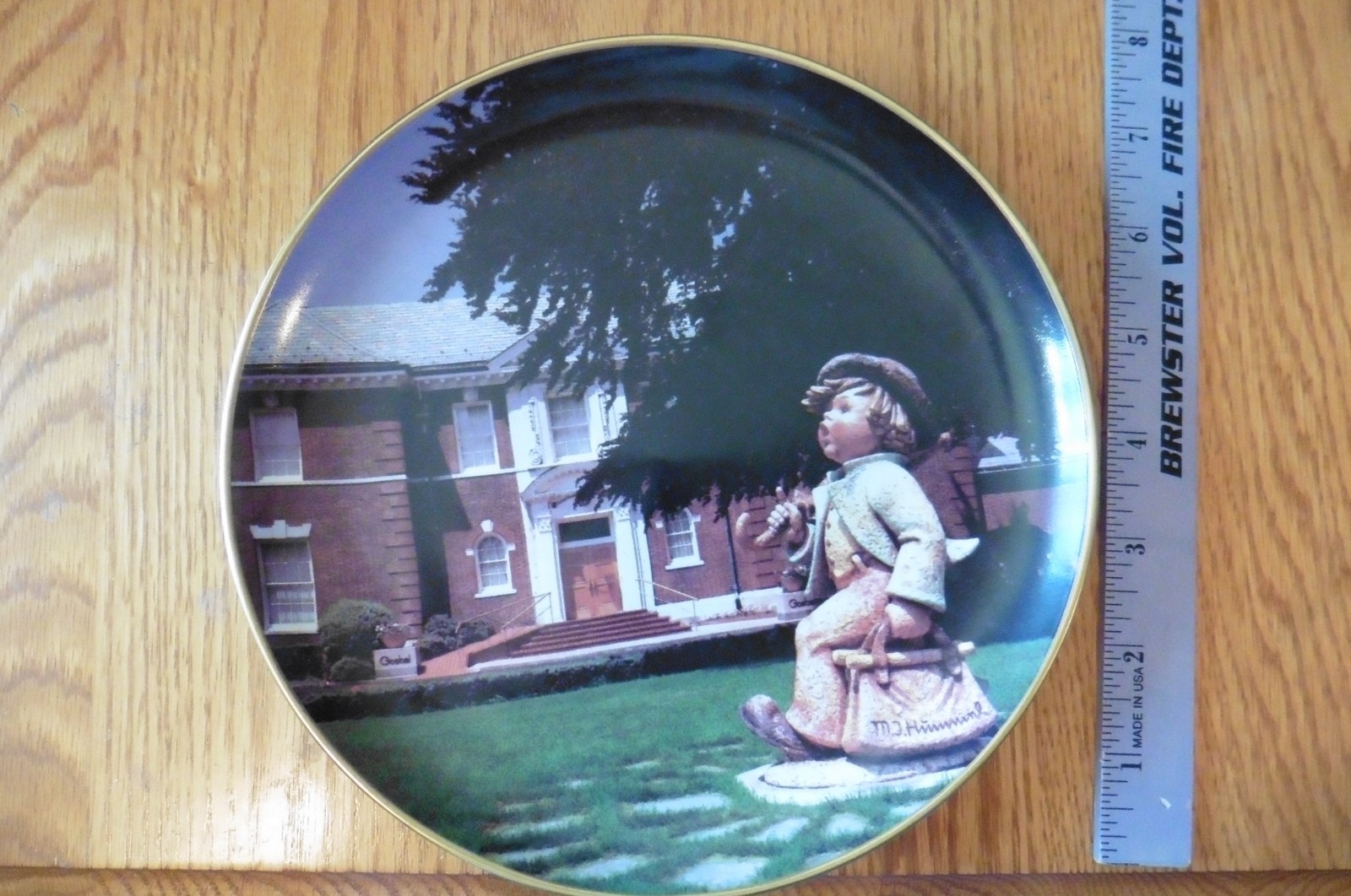 Goebel Hummel 1988 Wall Dish Plate Collector\'s Club Gallery NY Merry Wanderer 