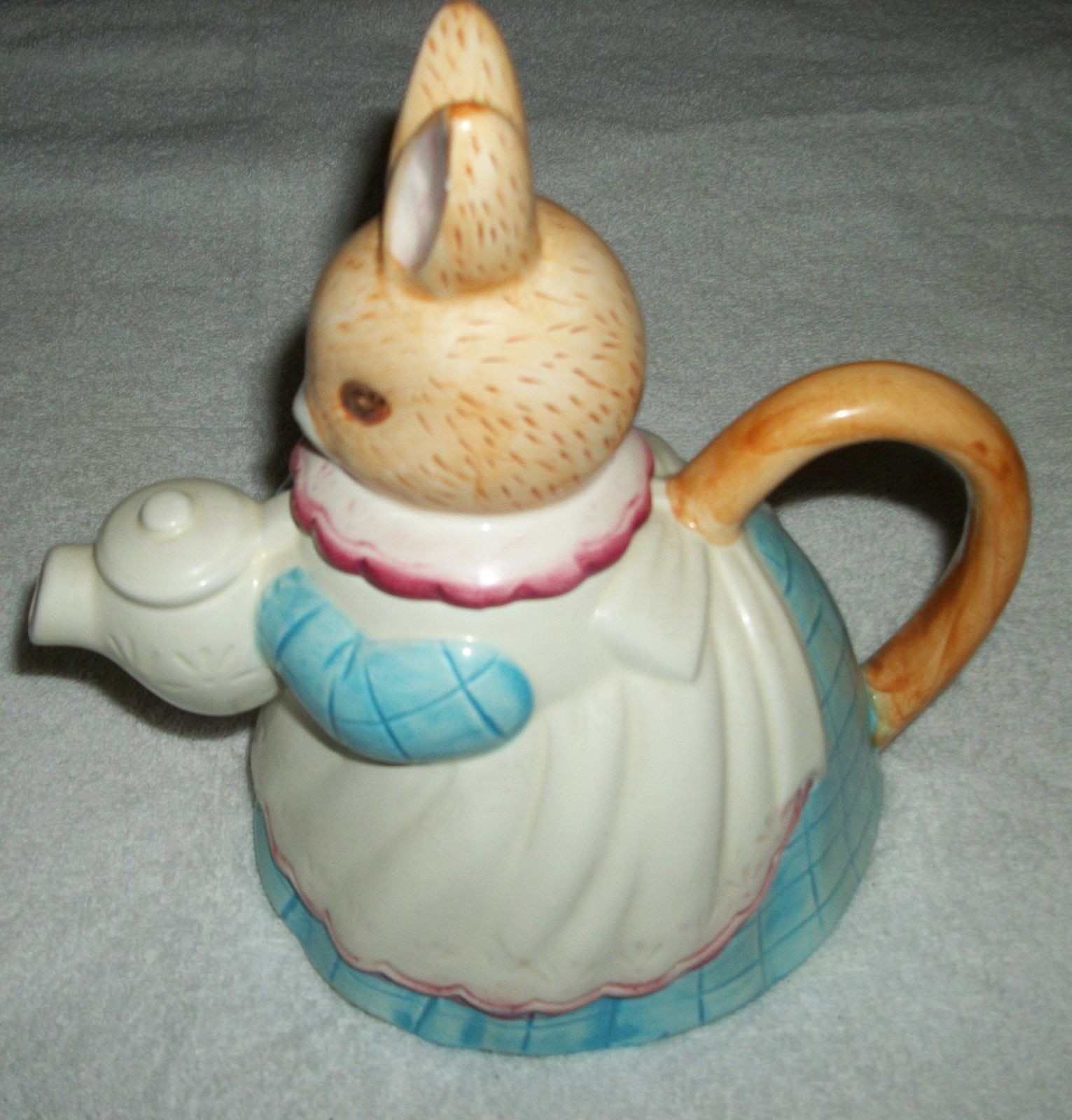 Vintage Ceramic Mrs. Rabbit Fetching Tea Decorative Bunny Teapot  Unmarked